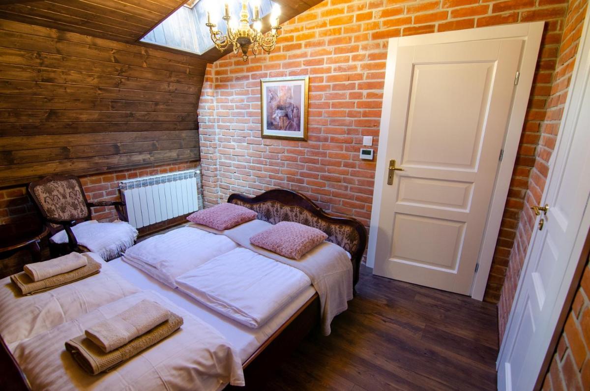 Double Room with Private Bathroom - Photo 2