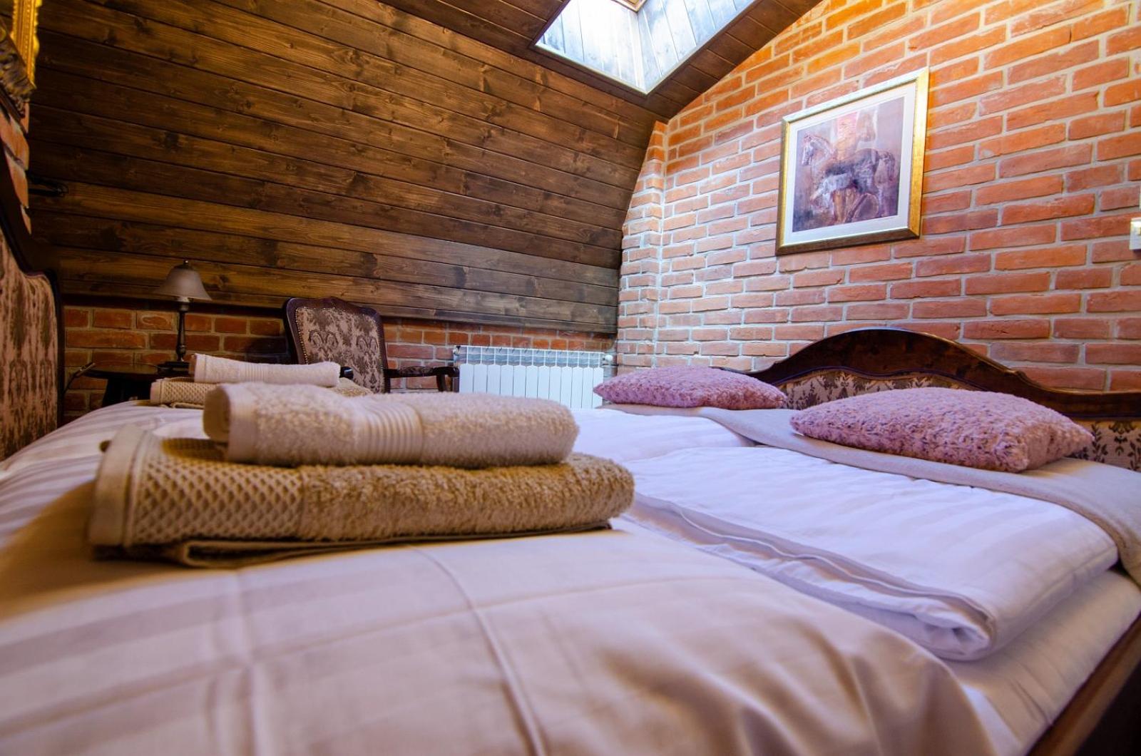 Double Room with Private Bathroom - Photo 4
