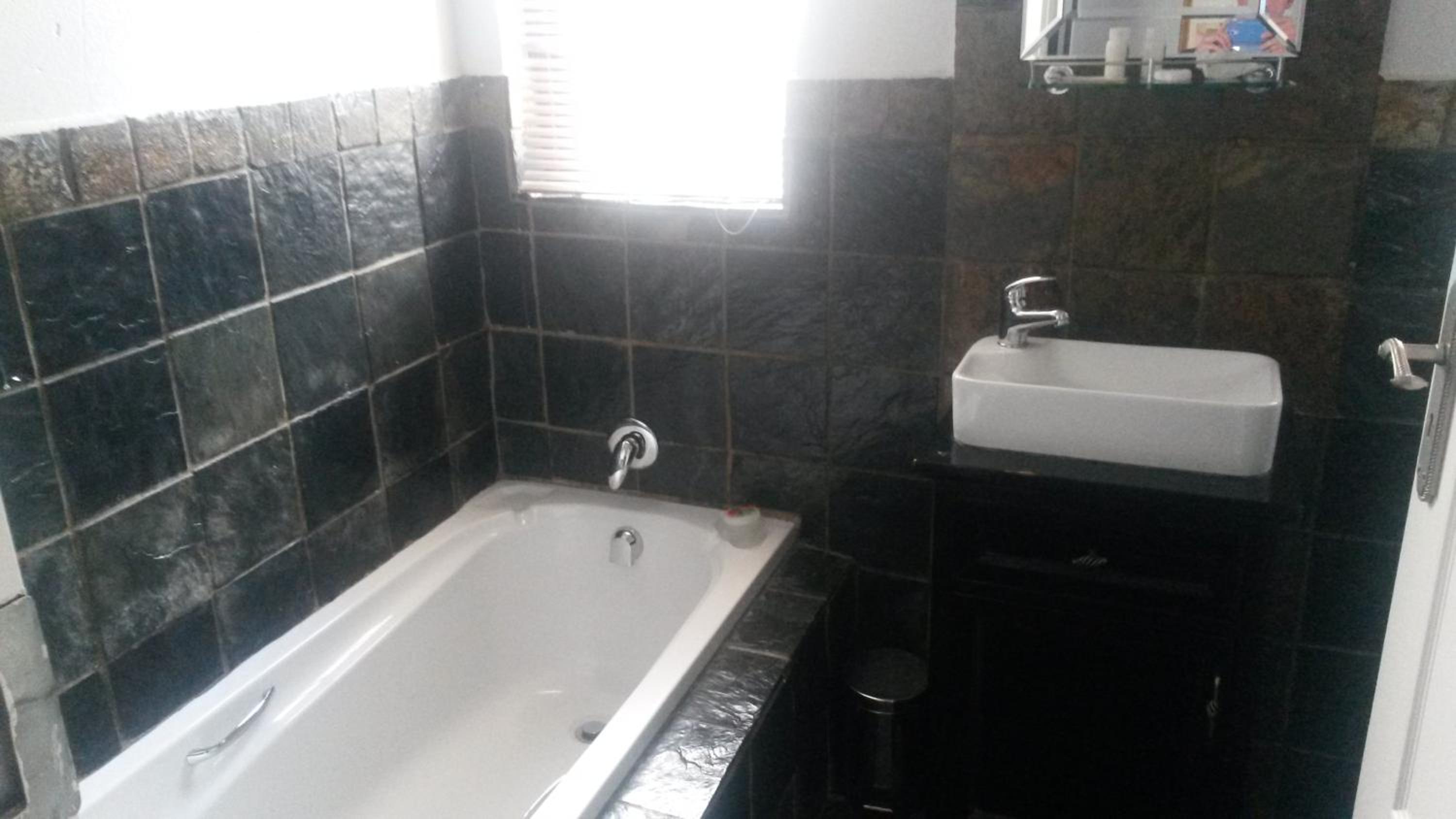 Double Room with Private Bathroom photo 3