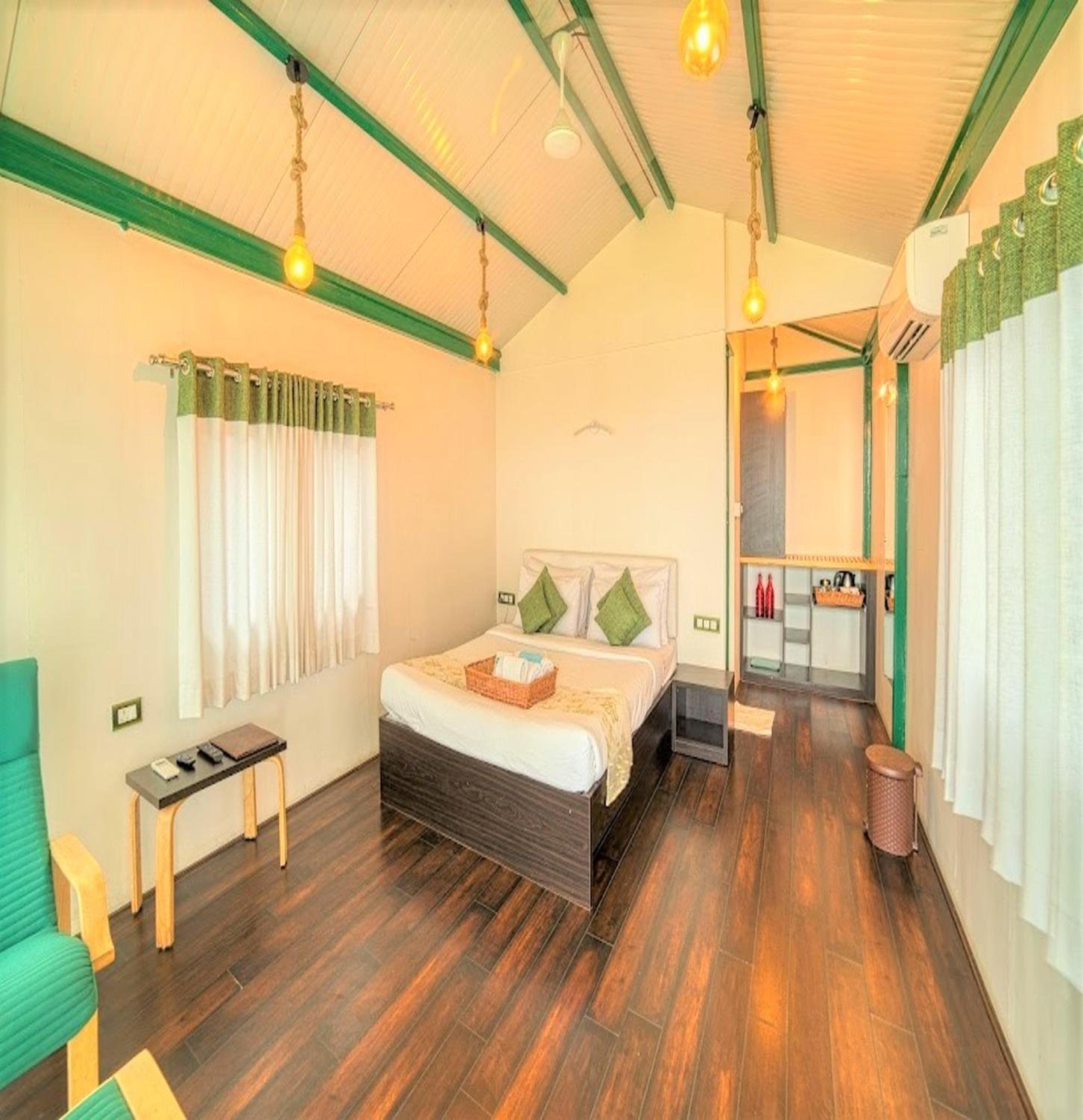 King Room with Lake View photo 1