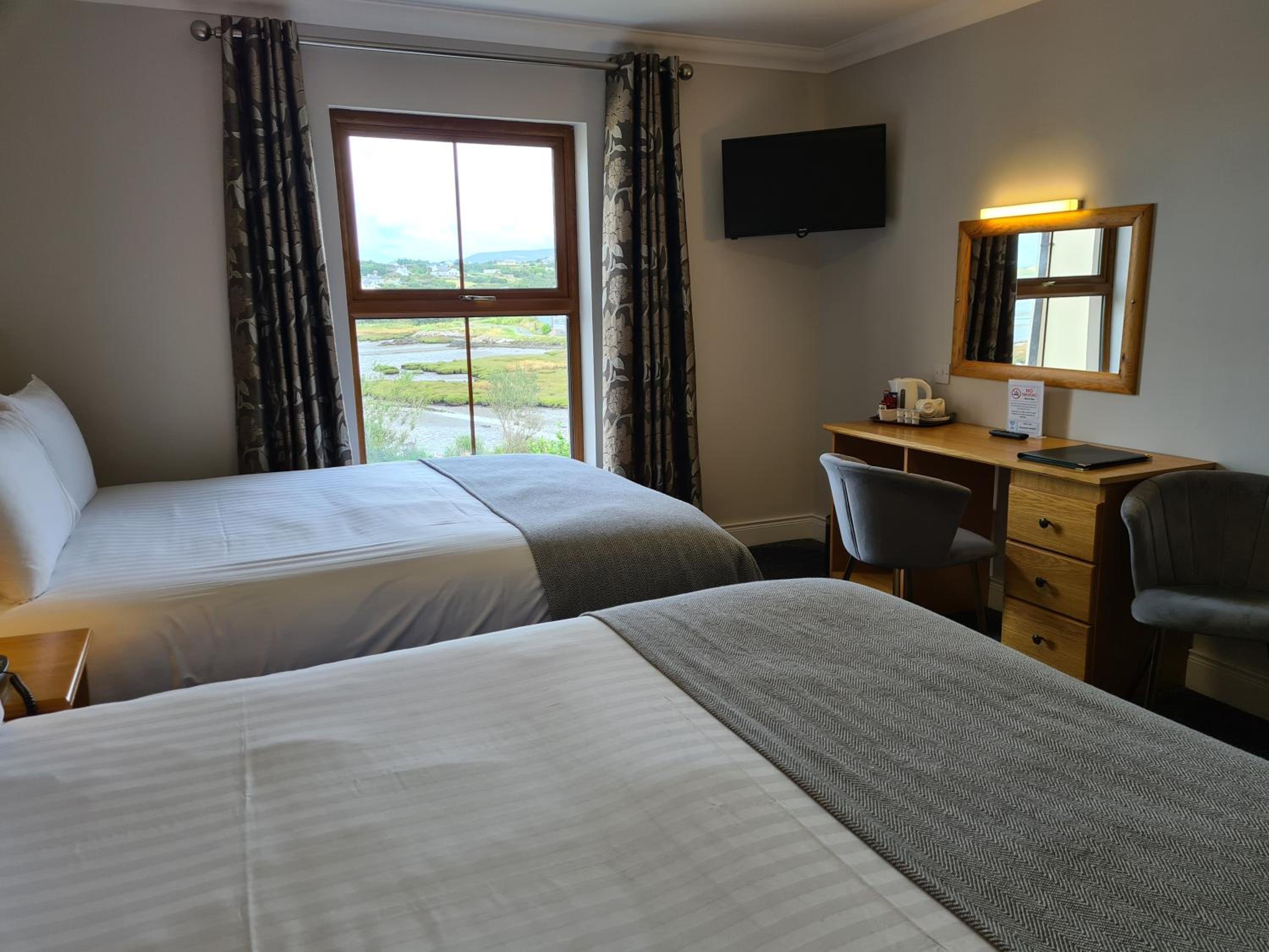 Superior Twin Room with Sea View photo 1
