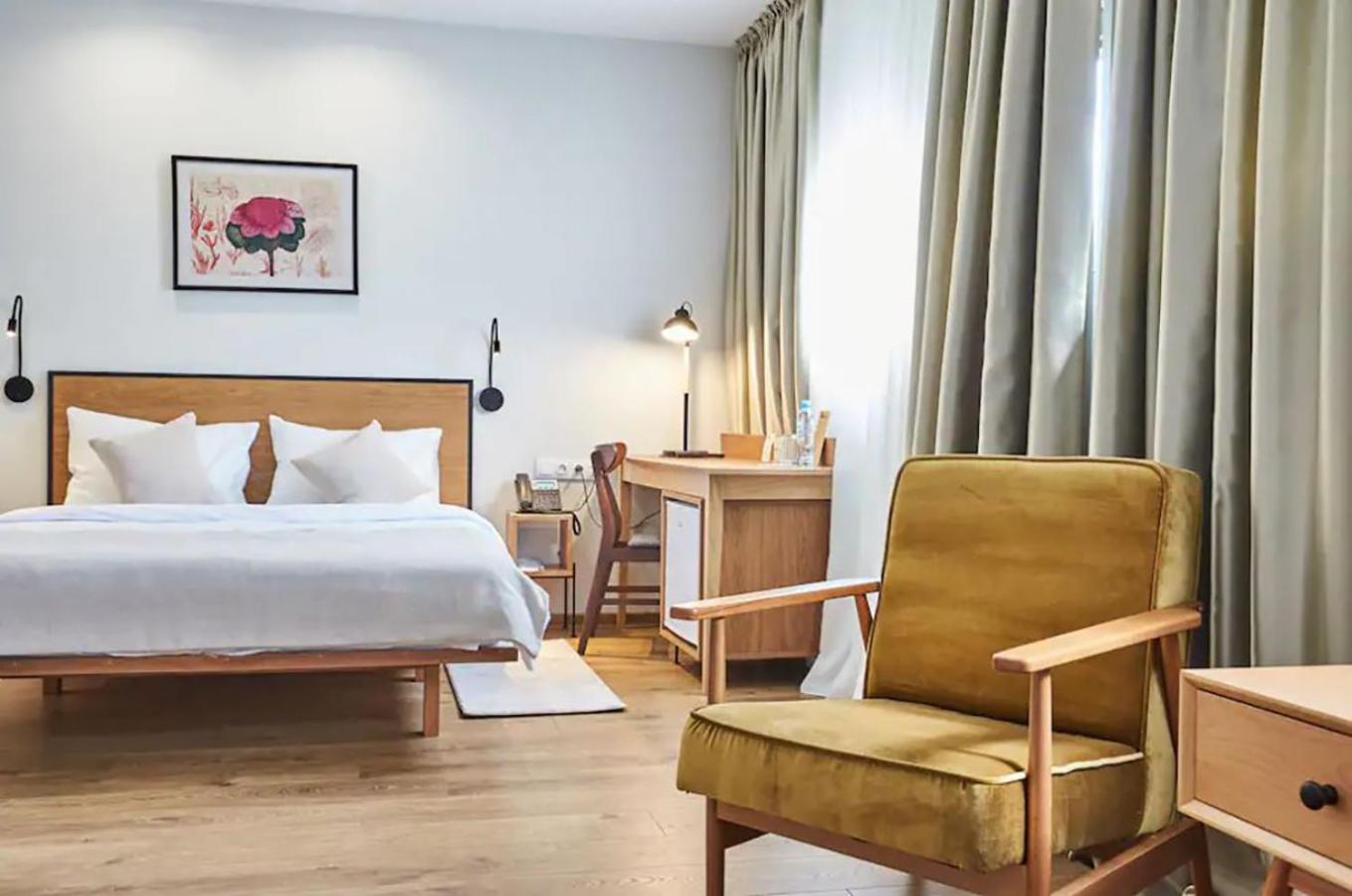 Deluxe King Room photo 1