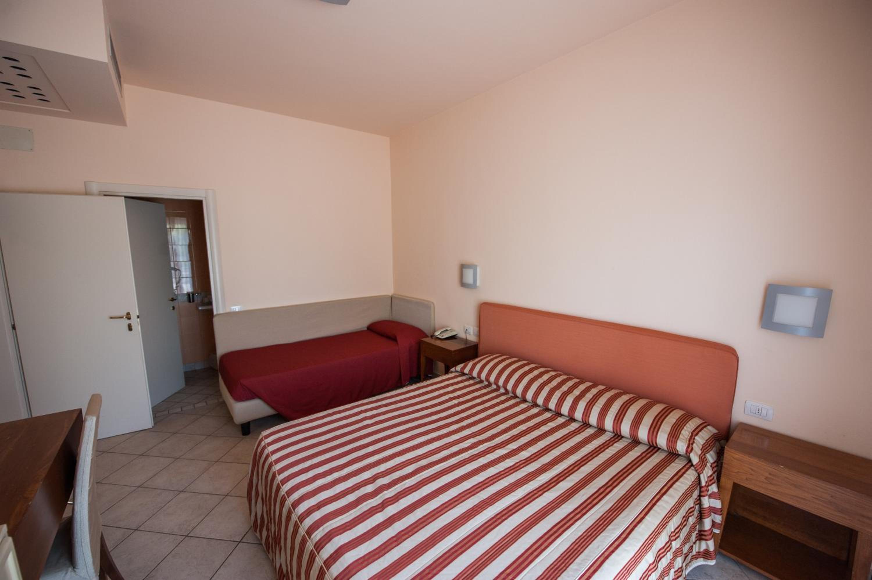 Superior Triple Room with Balcony photo 2