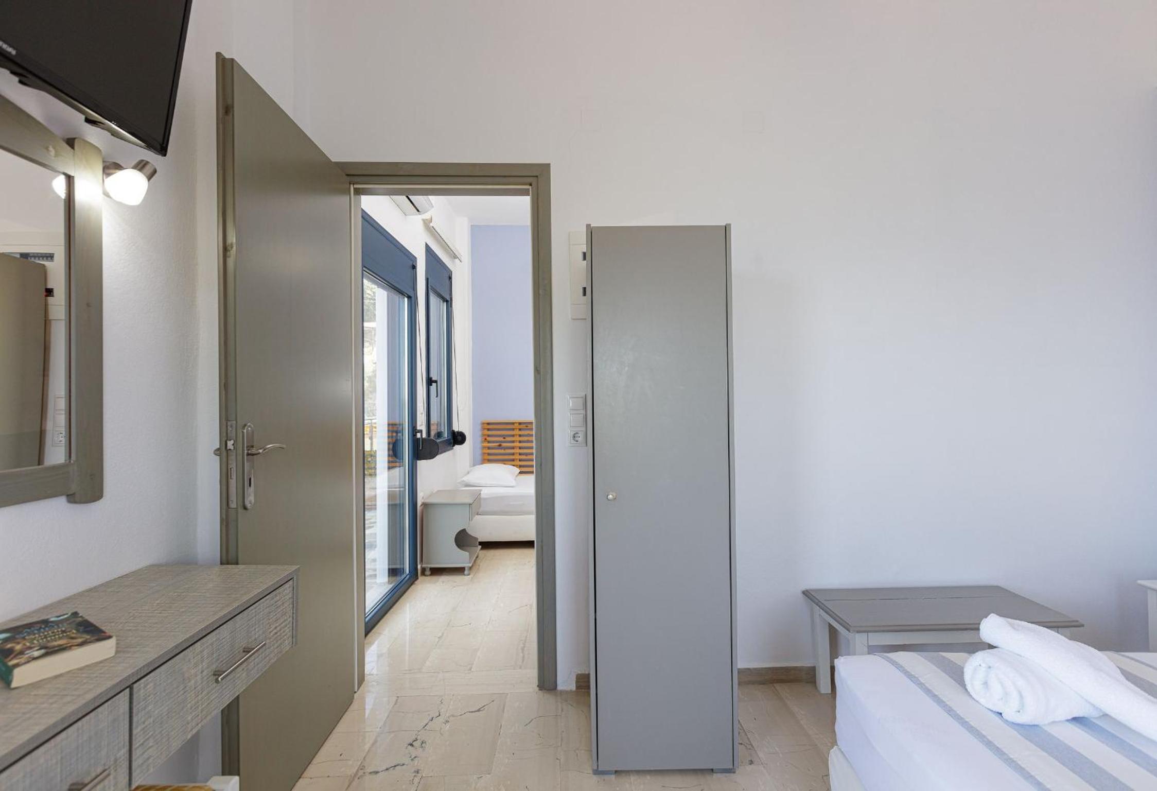 One-Bedroom Apartment Beach Front photo 3