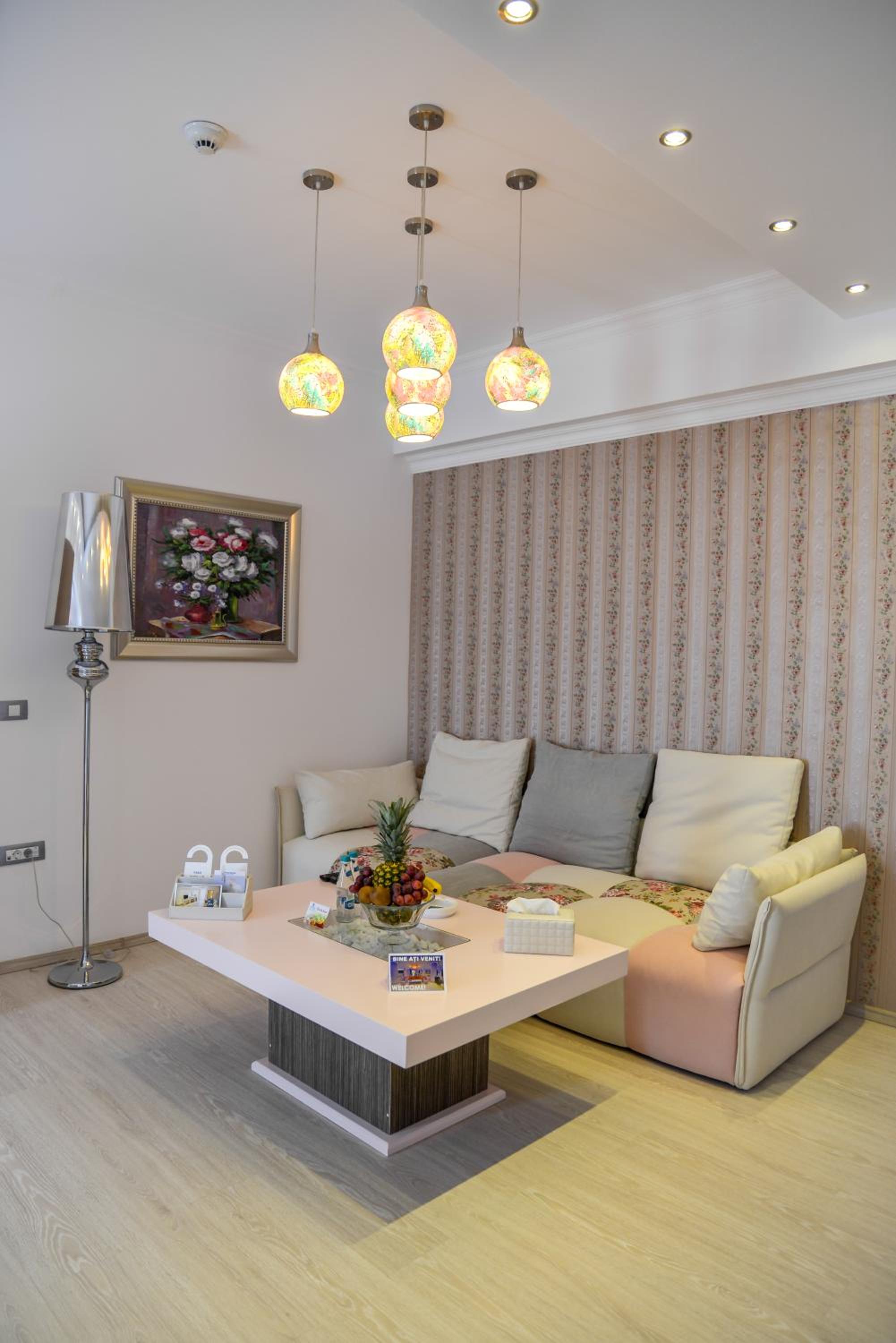 One-Bedroom Suite with Lake View and Beach Access