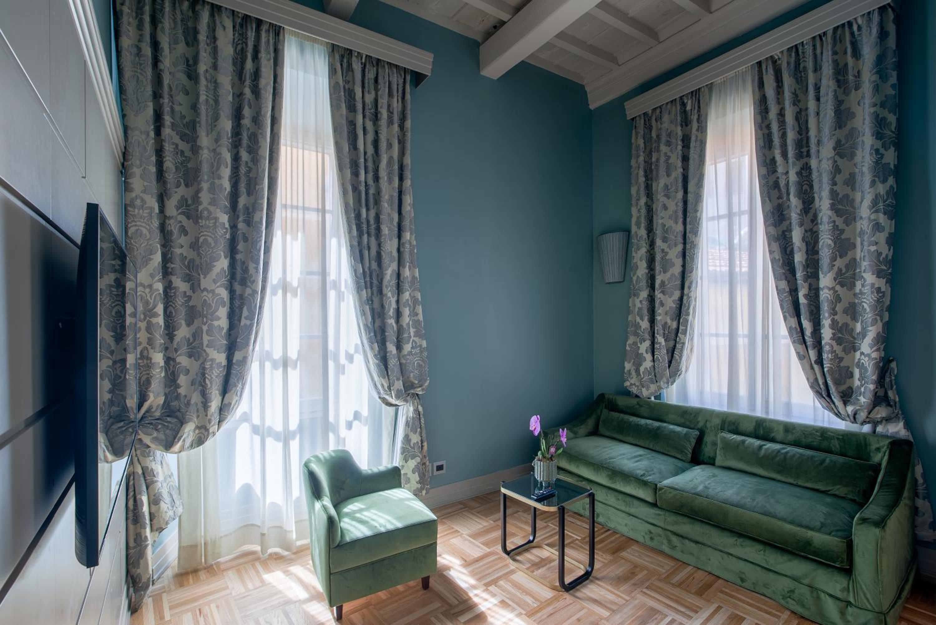 Suite - Photo 2