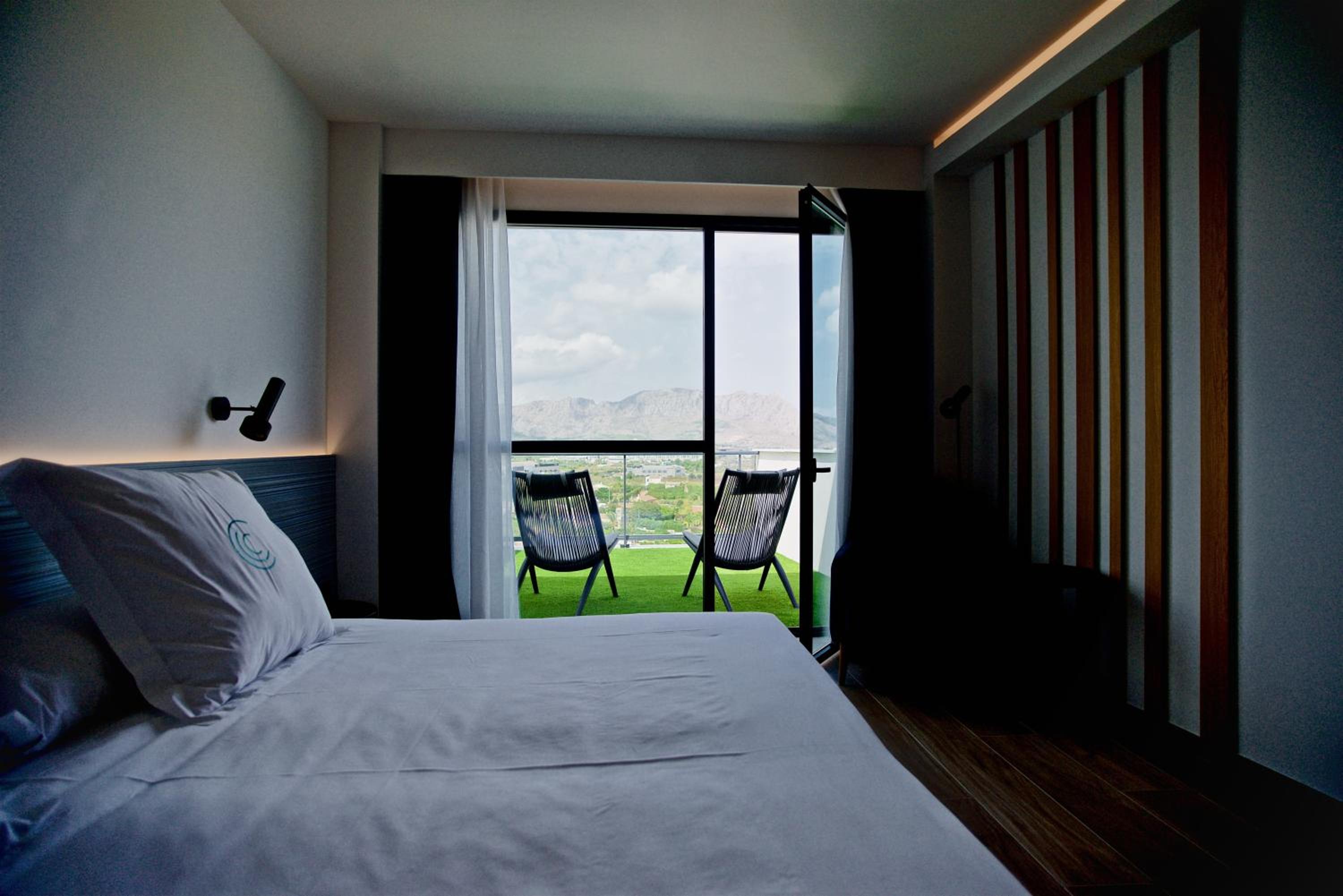 Deluxe Single Room With Balcony photo 3