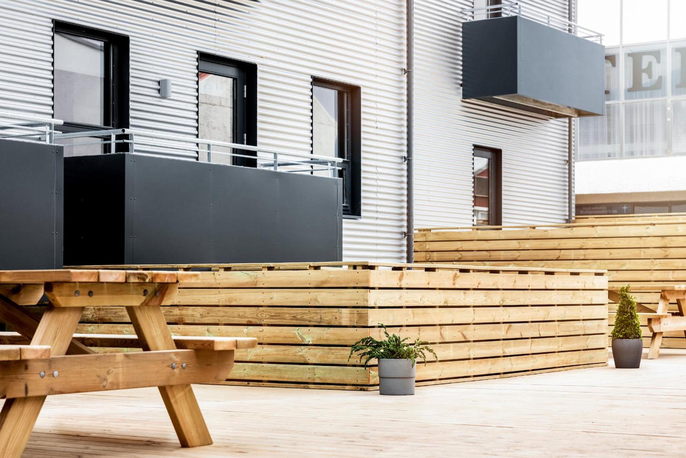Apartment with Balcony - Photo 5