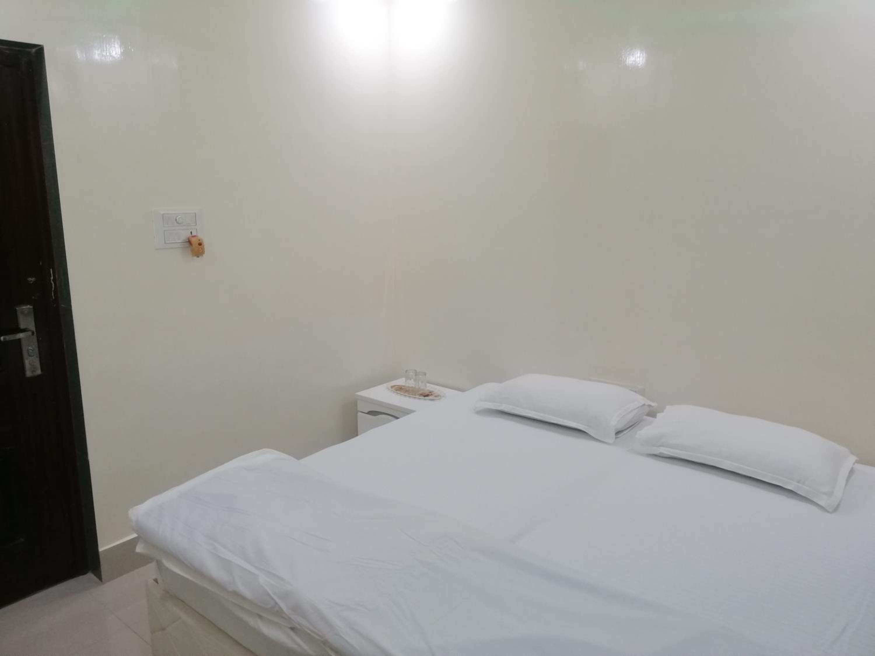 Deluxe Double Room - Photo 10