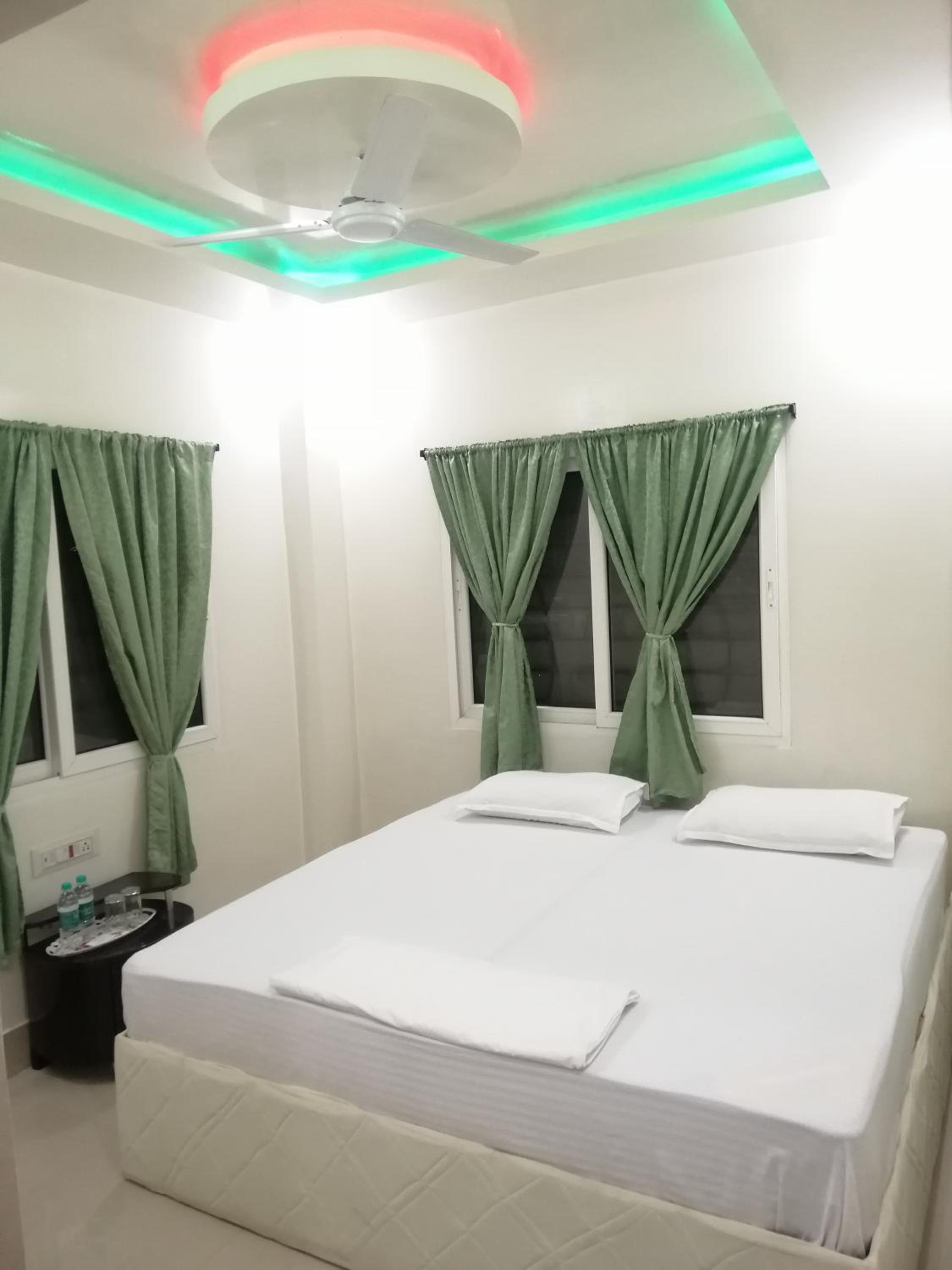 Deluxe Double Room - Photo 9