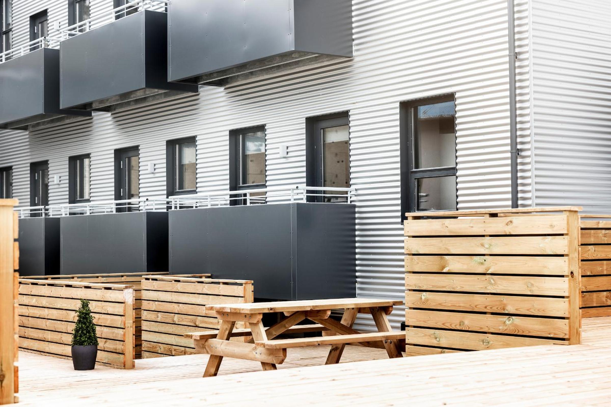 Apartment with Balcony - Photo 4