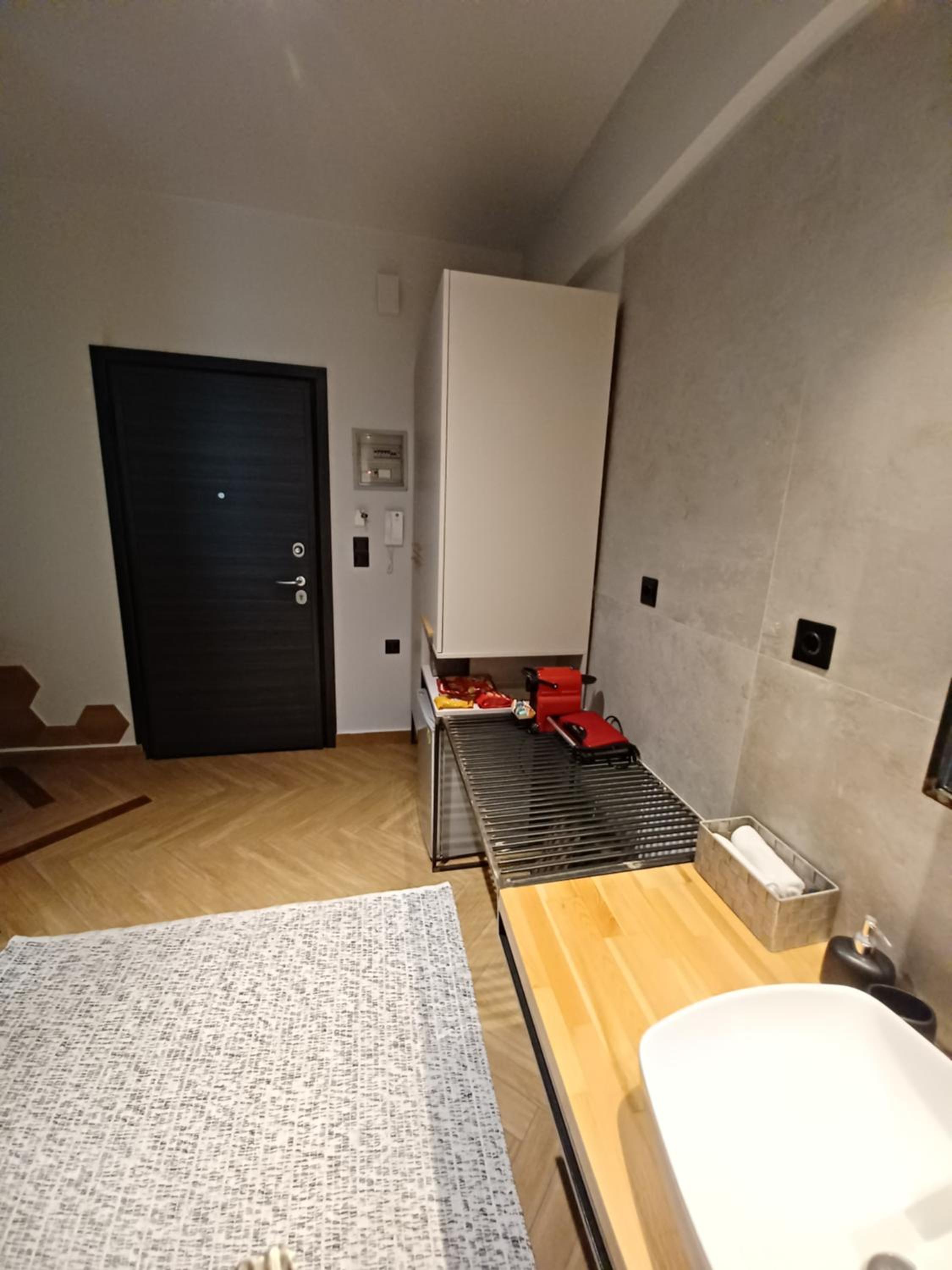 One-Bedroom Apartment - Photo 28