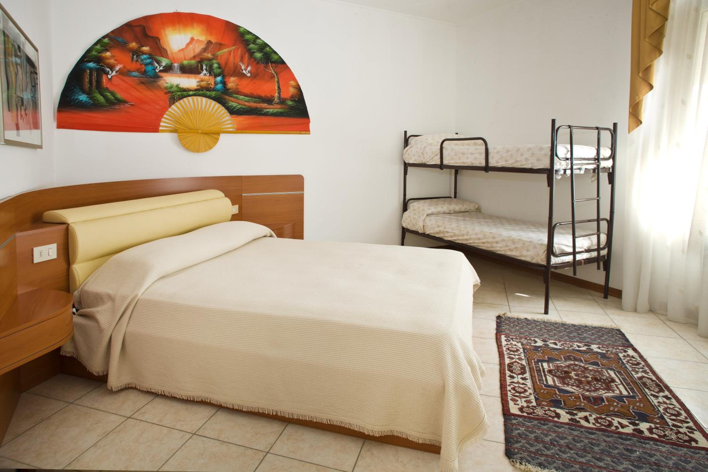 One-Bedroom Apartment - Yellow - Photo 4