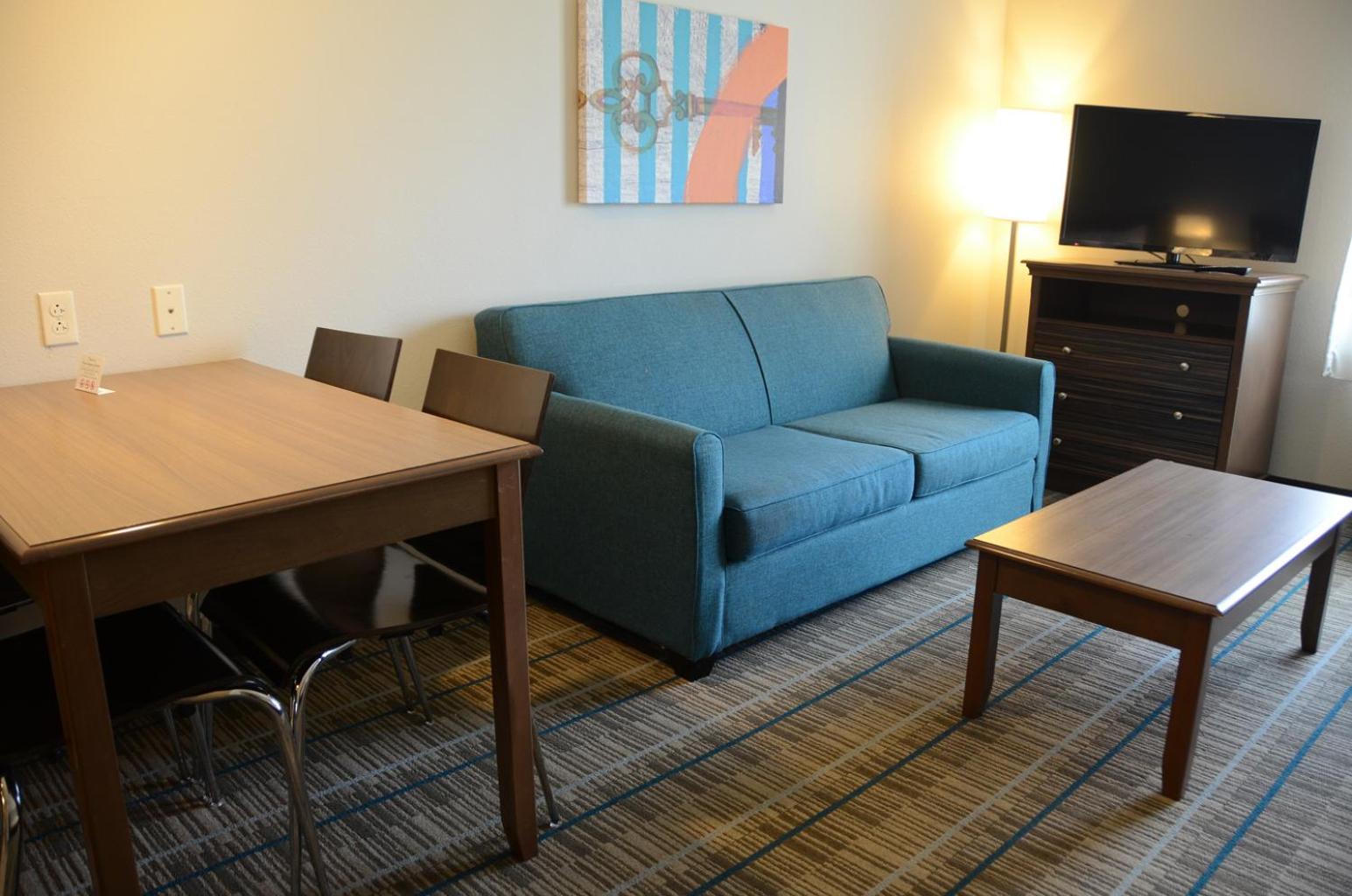 Queen Suite with Two Queen Beds - Non-Smoking - Photo 6