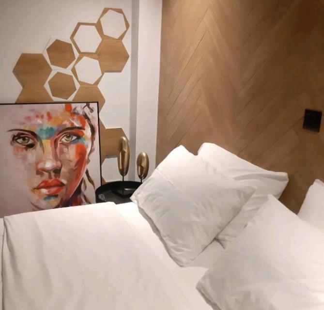 One-Bedroom Apartment - Photo 1