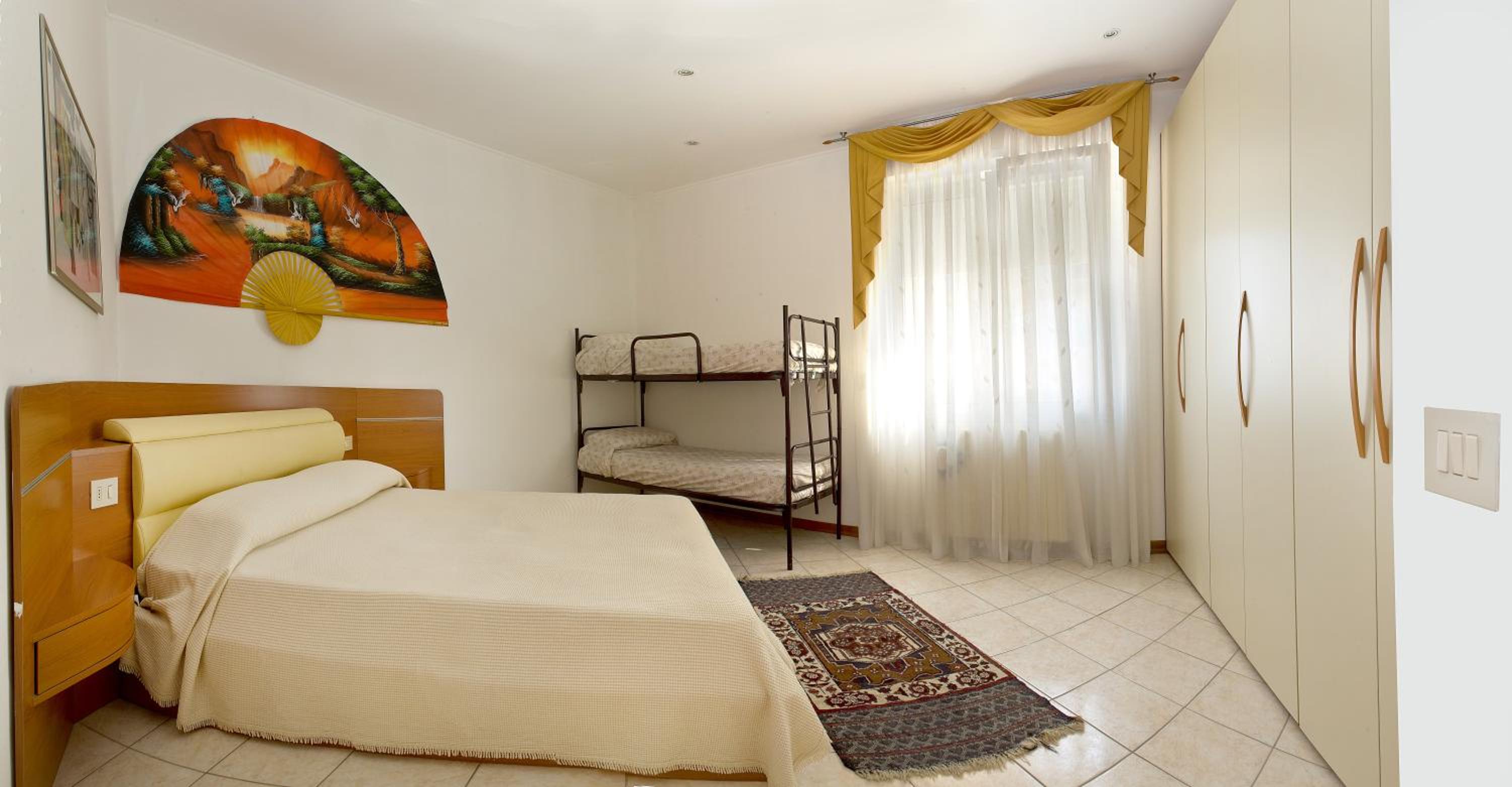 One-Bedroom Apartment - Yellow - Photo 1