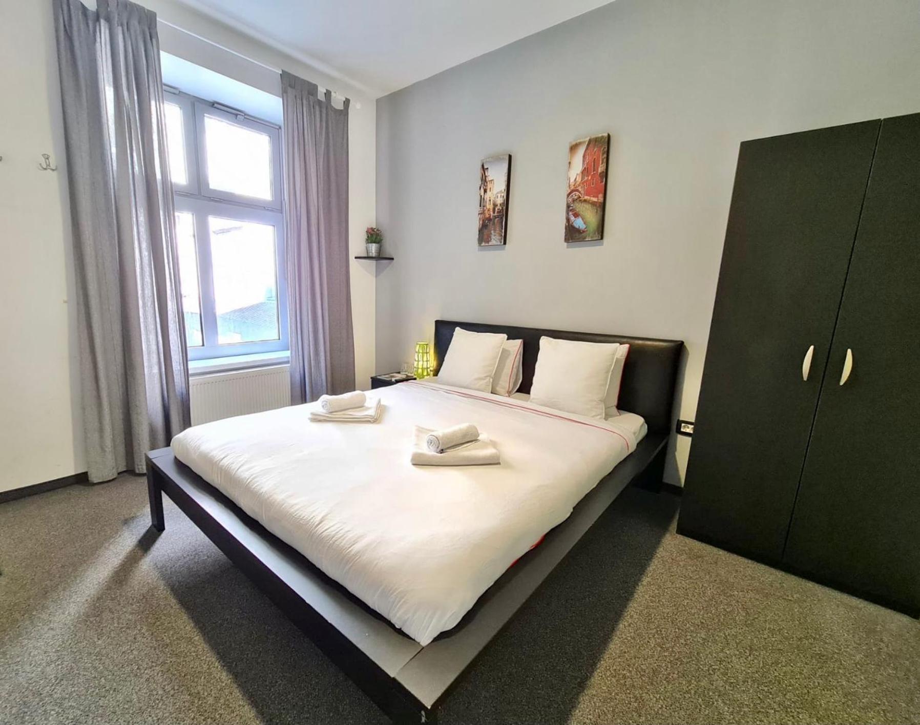 Deluxe King Room - Photo 7