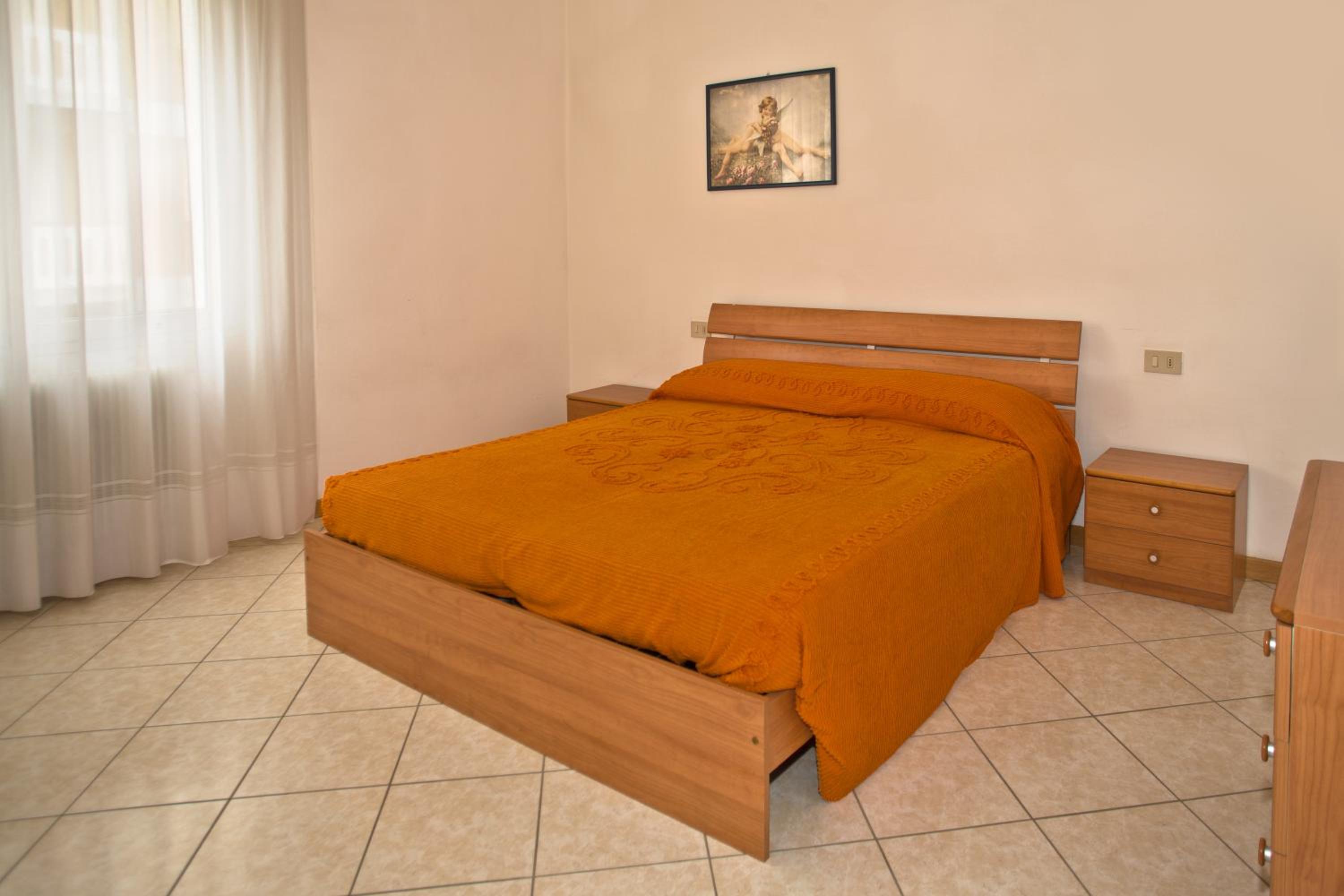 One-Bedroom Apartment - Beige photo 2