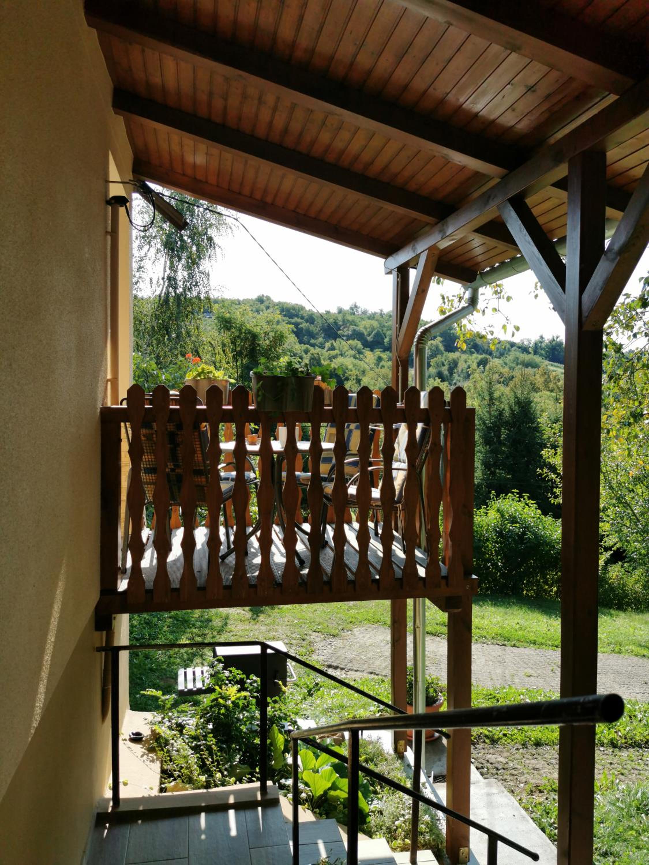 Apartment with Mountain View - Photo 36