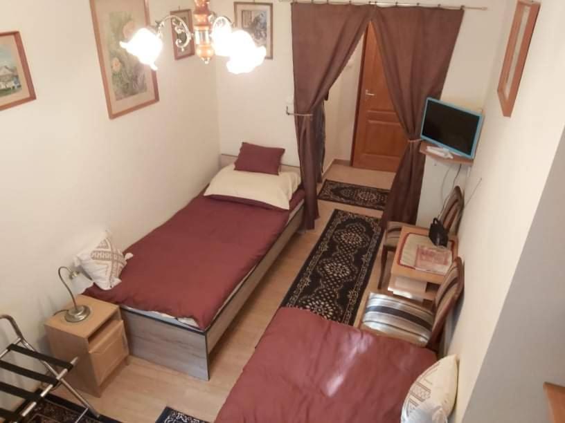 Small Twin Room photo 2