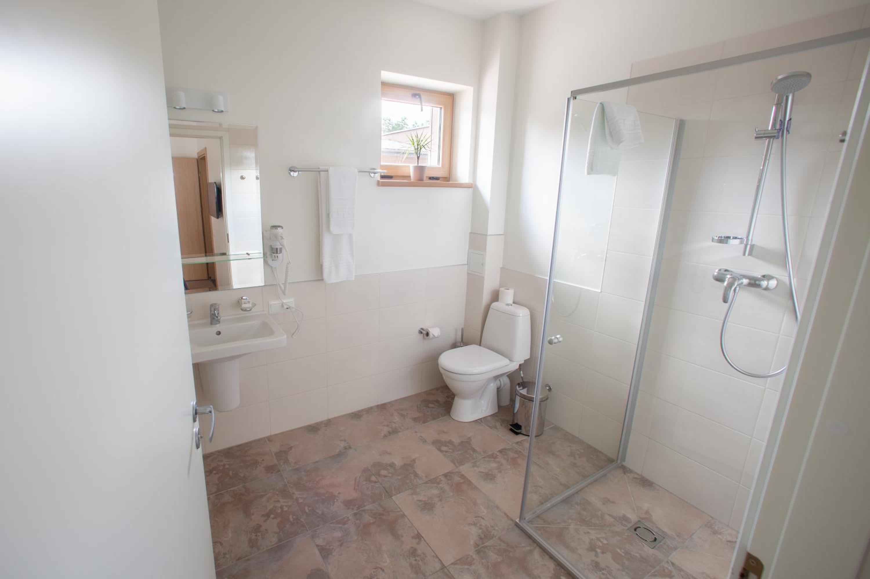 Junior Suite with Kitchenette with Spa Access - Photo 6