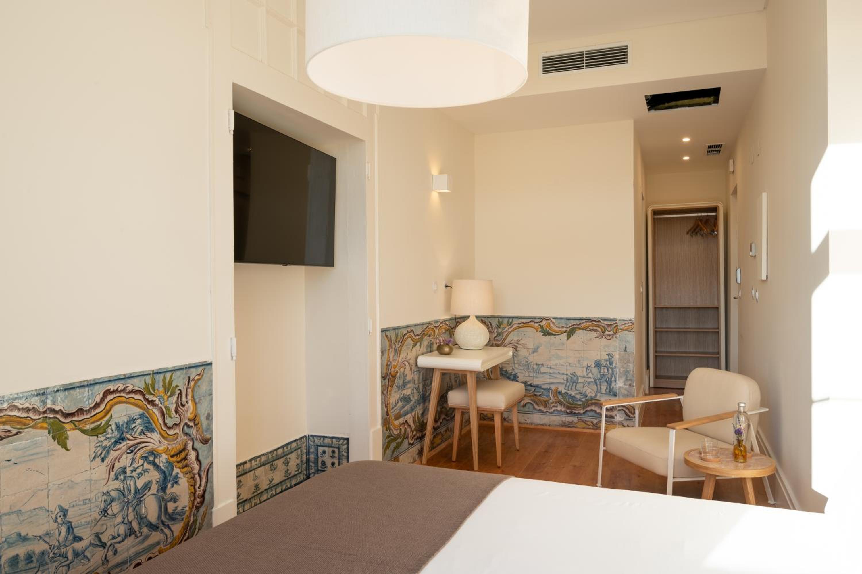 Deluxe Double Room with Balcony photo 2