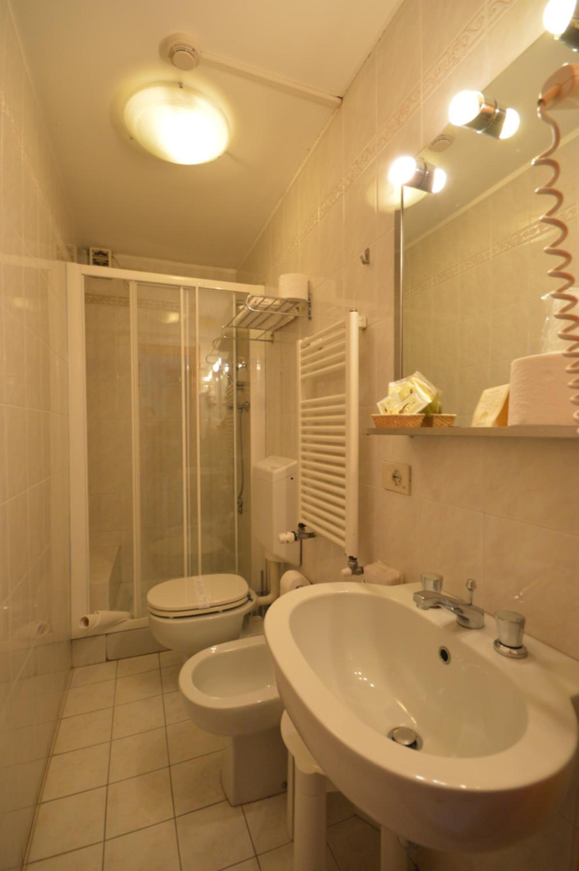 Double or Twin Room Single Use photo 3
