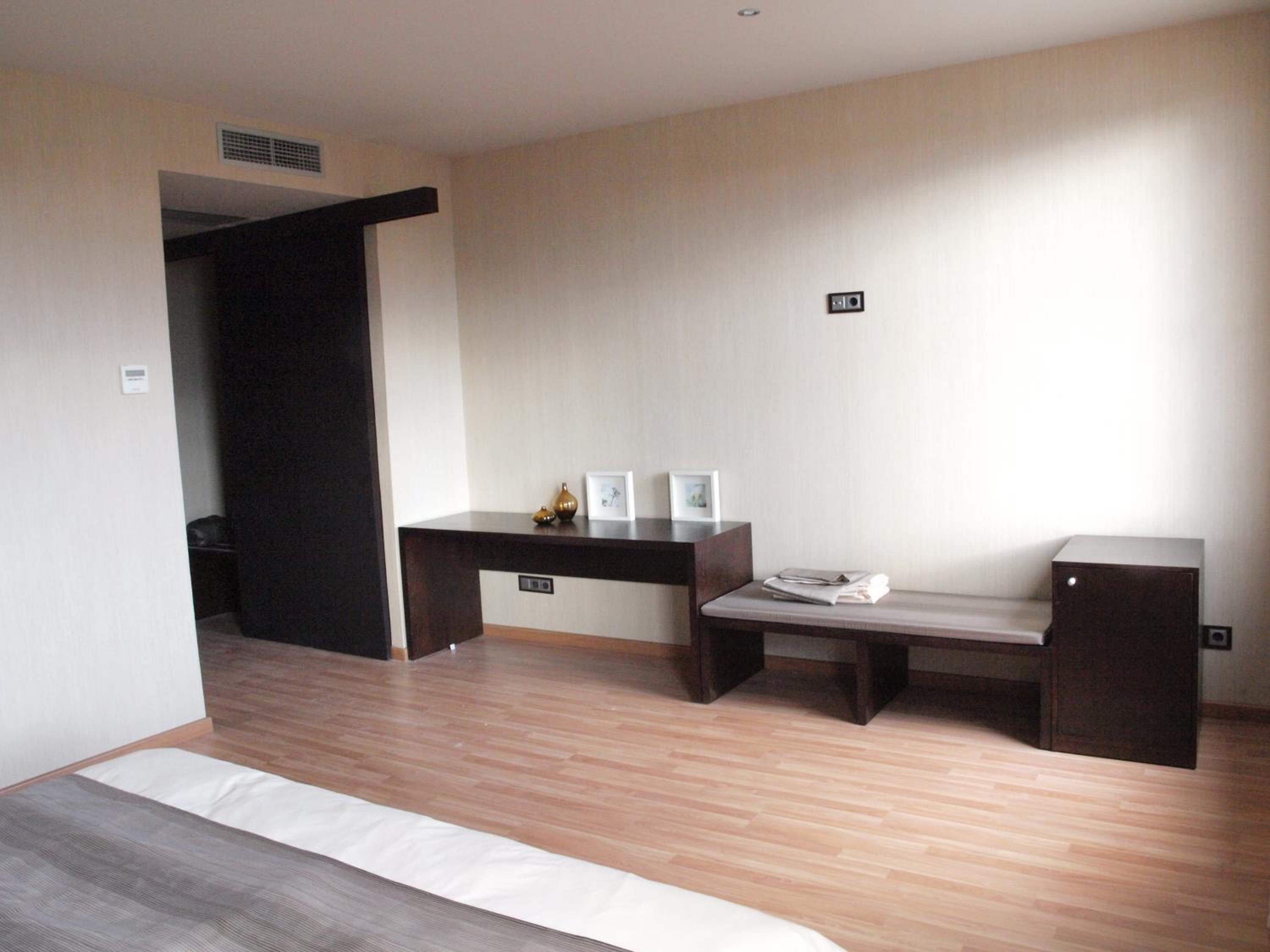 Double or Twin Room with Extra Bed - Photo 2
