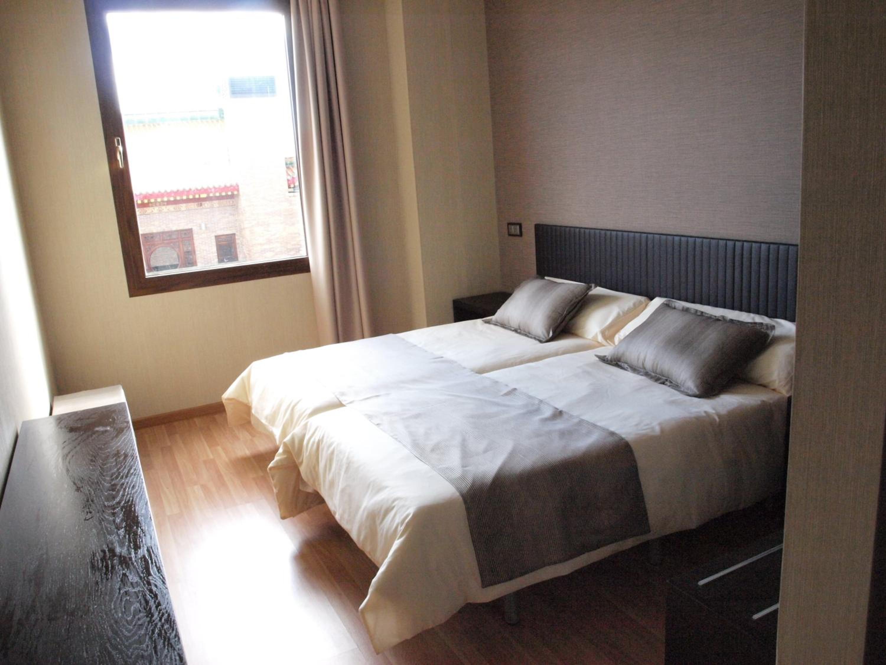 Double or Twin Room with Extra Bed - Photo 4