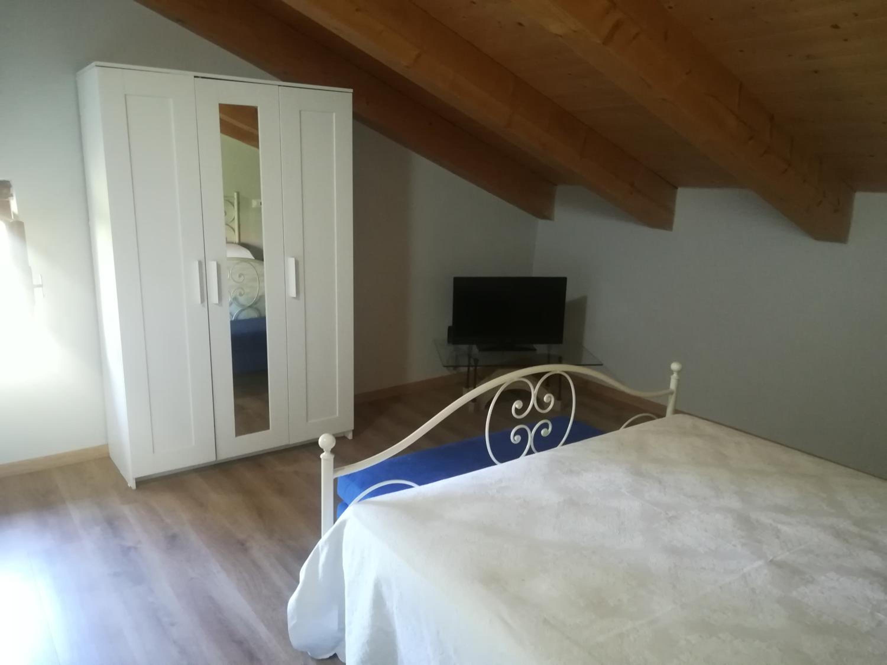 Double or Twin Room - Photo 6