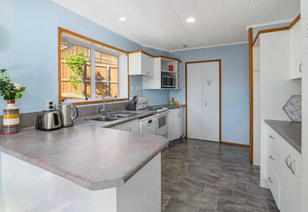 Five-Bedroom House - Photo 16