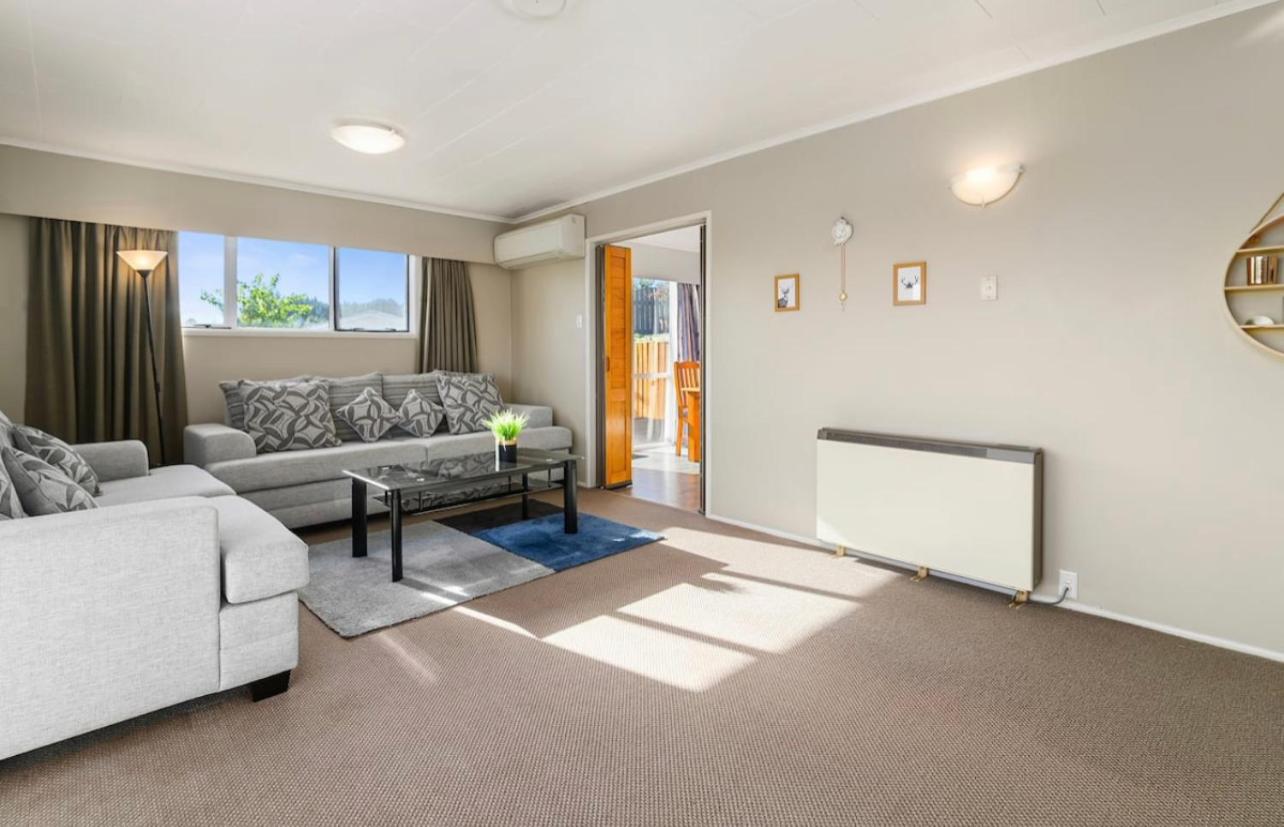 Five-Bedroom House - Photo 18