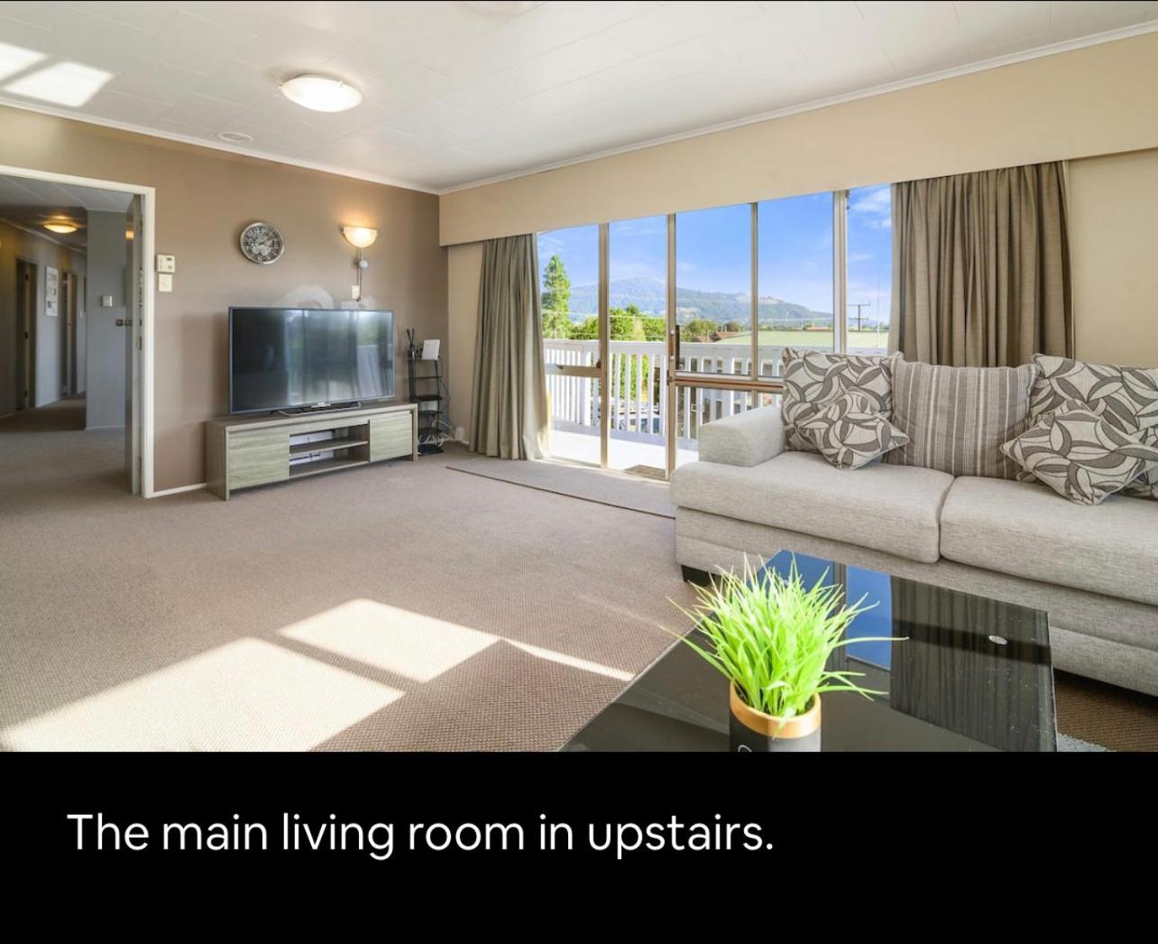 Five-Bedroom House - Photo 1