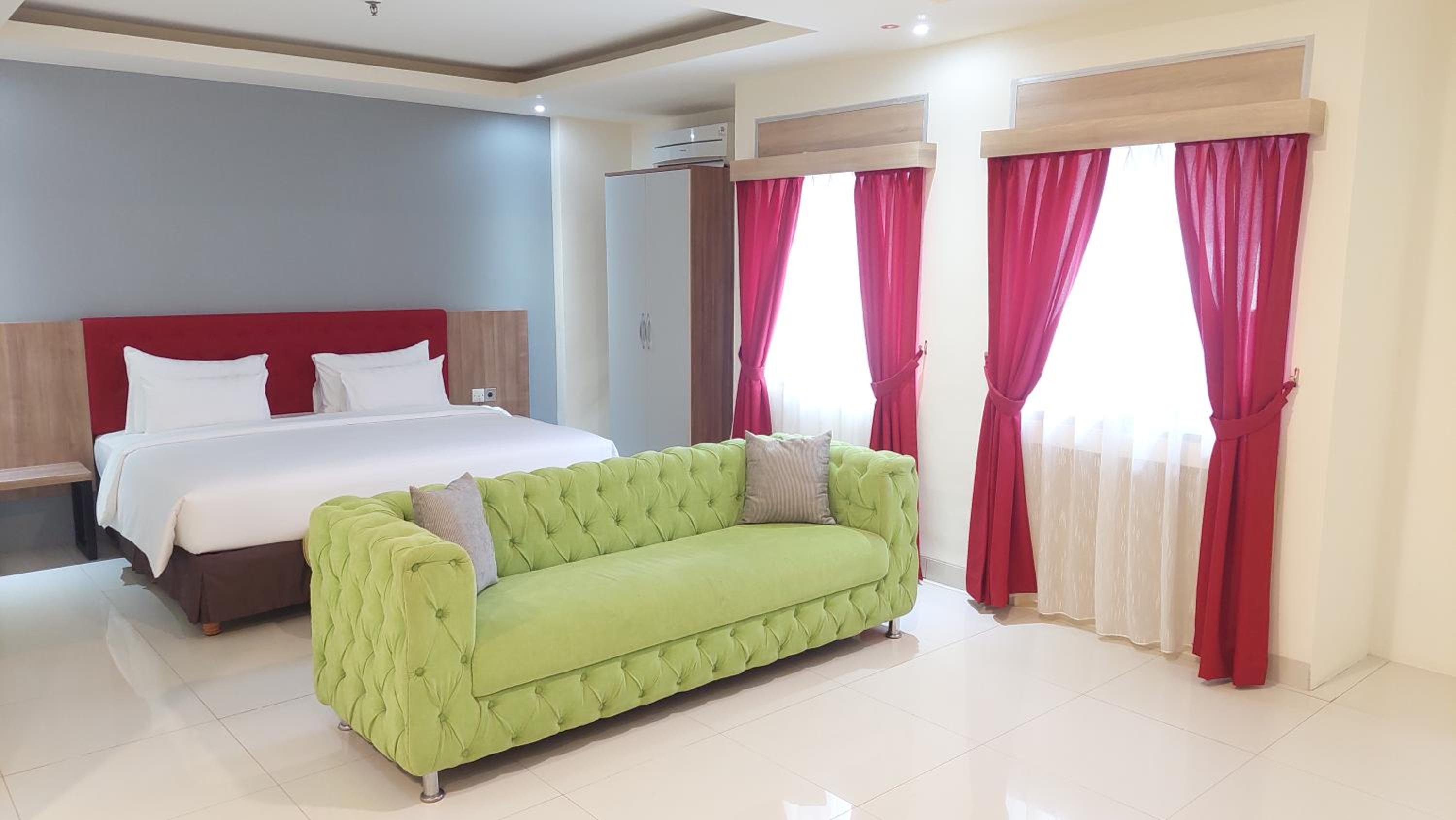 Deluxe Family Room