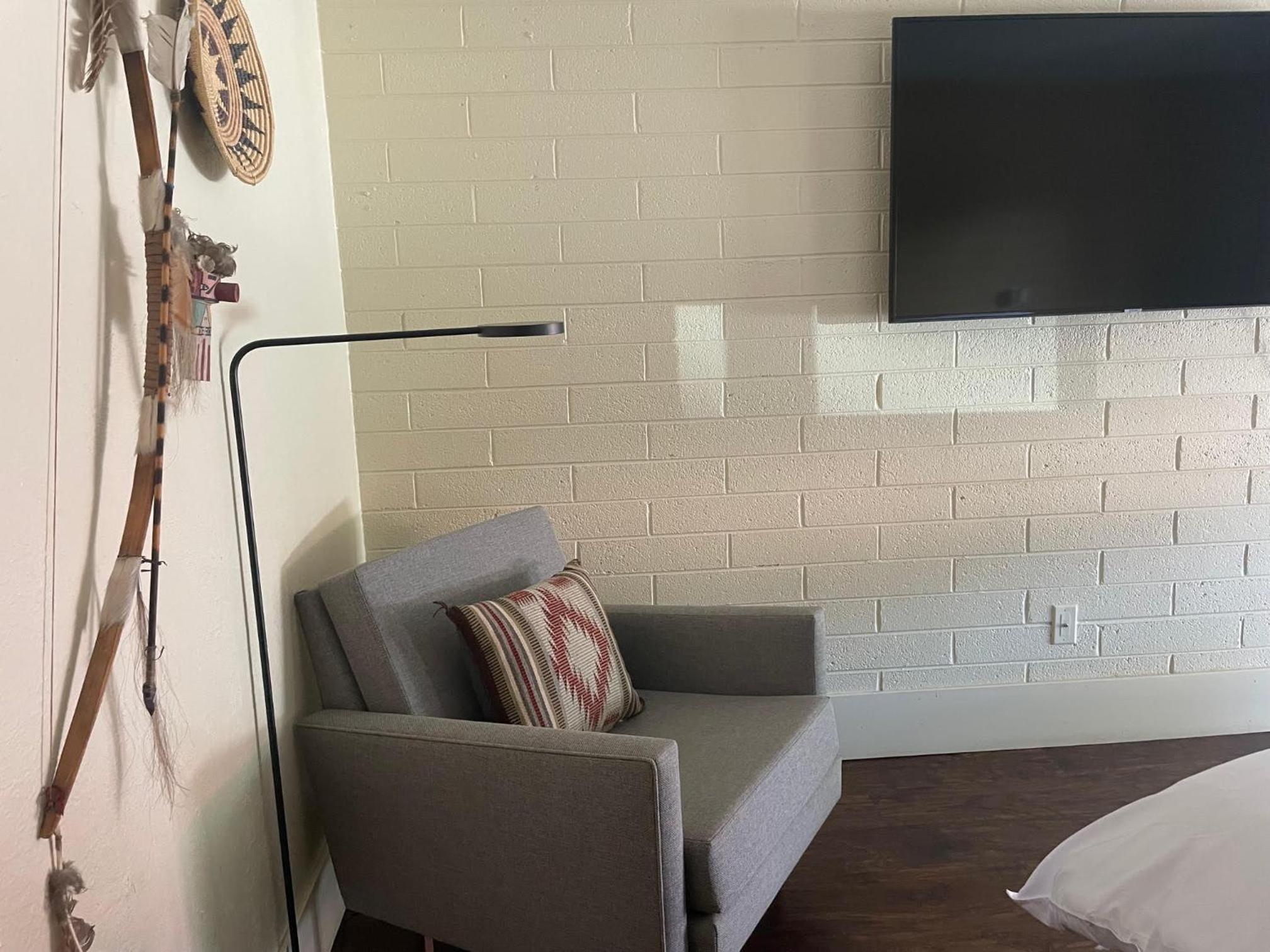 Standard King Room - Photo 6