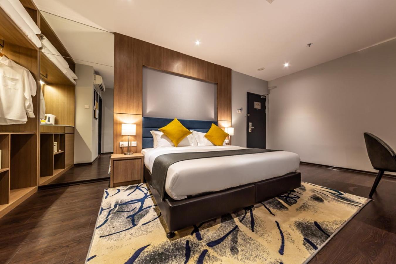 Deluxe King Suite