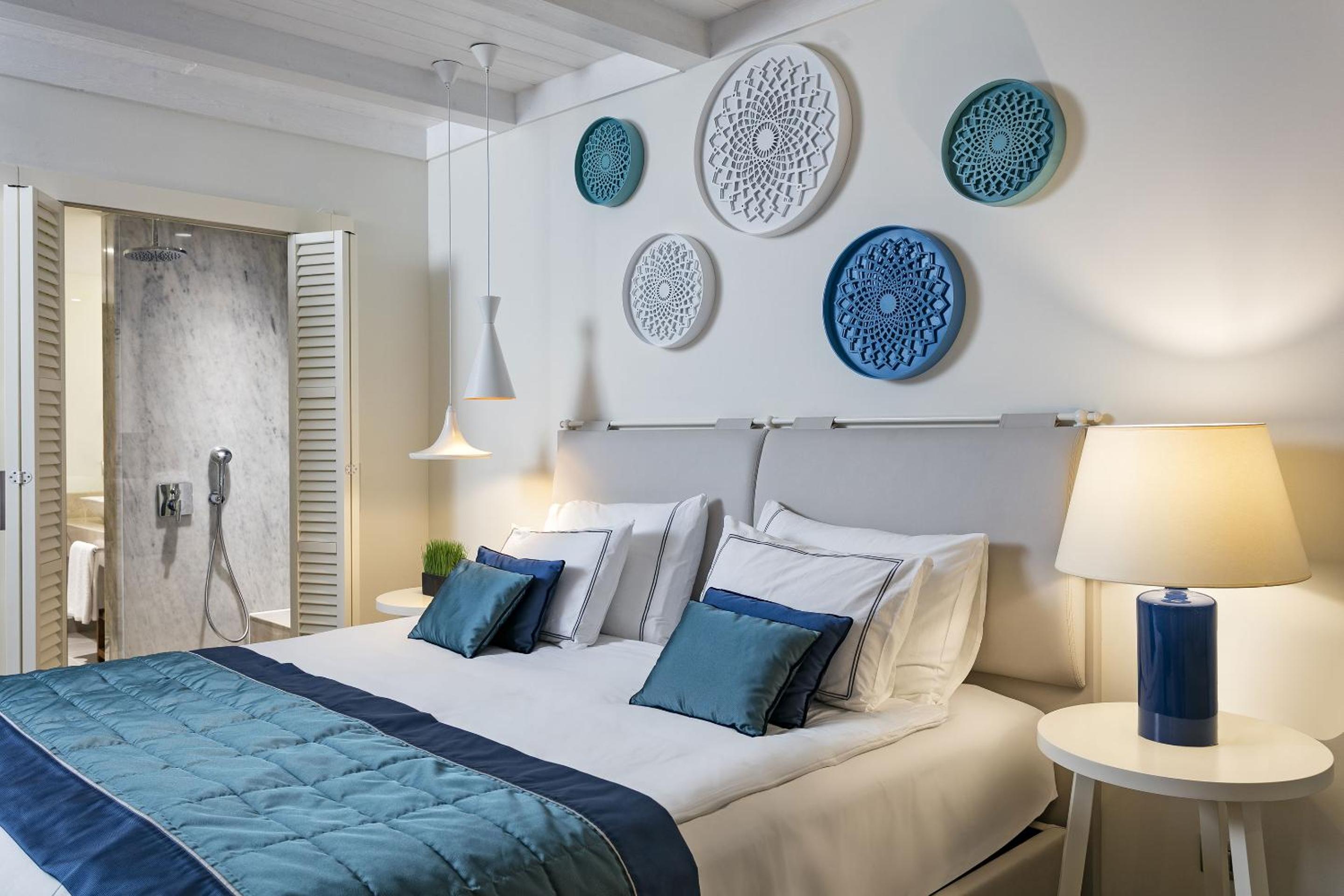 Standard Partial Sea View Room