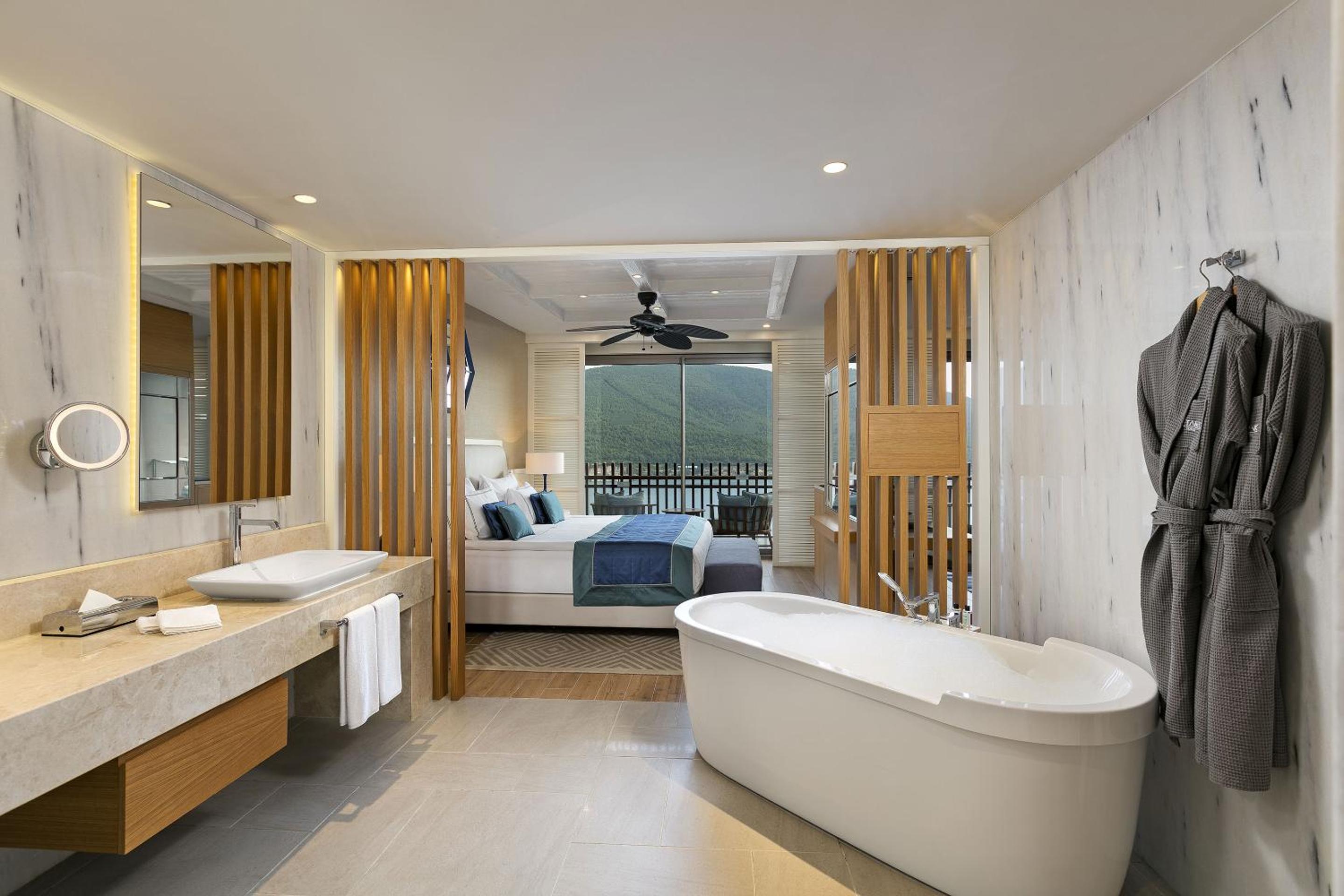 Deluxe Sea View Room photo 2