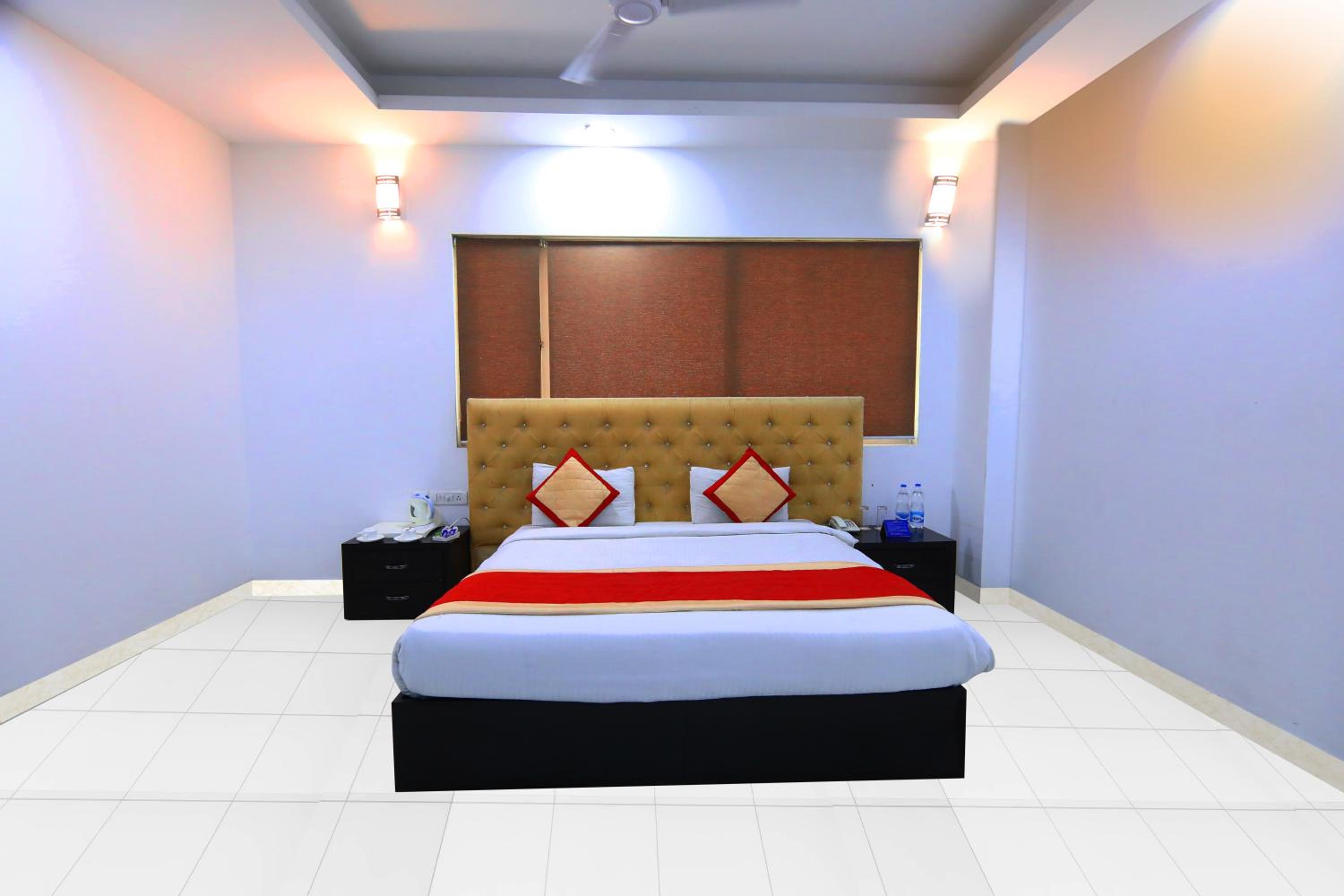 Deluxe King Room photo 3