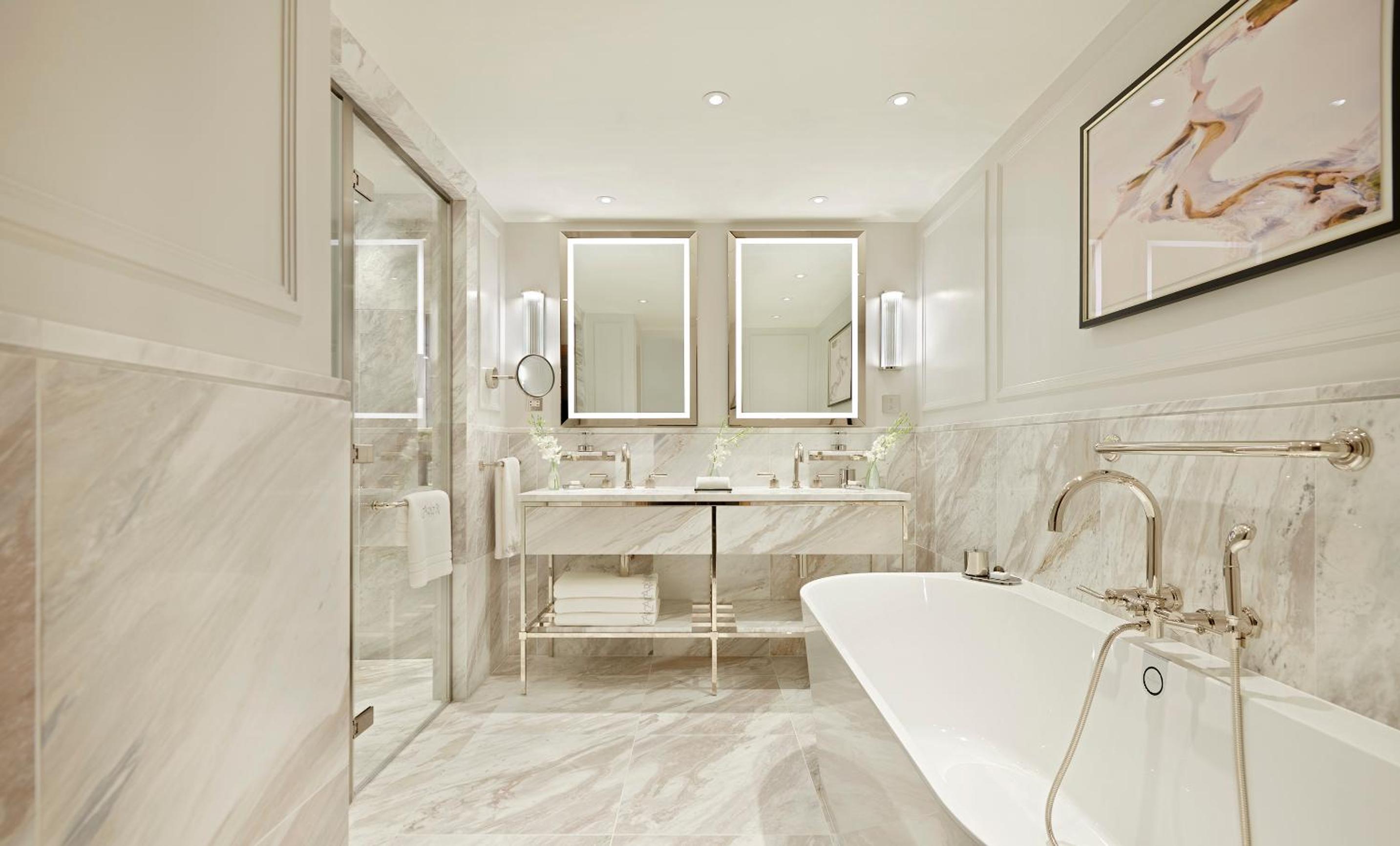 Junior Suite City View with exclusive access to Cadogan private gardens photo 2
