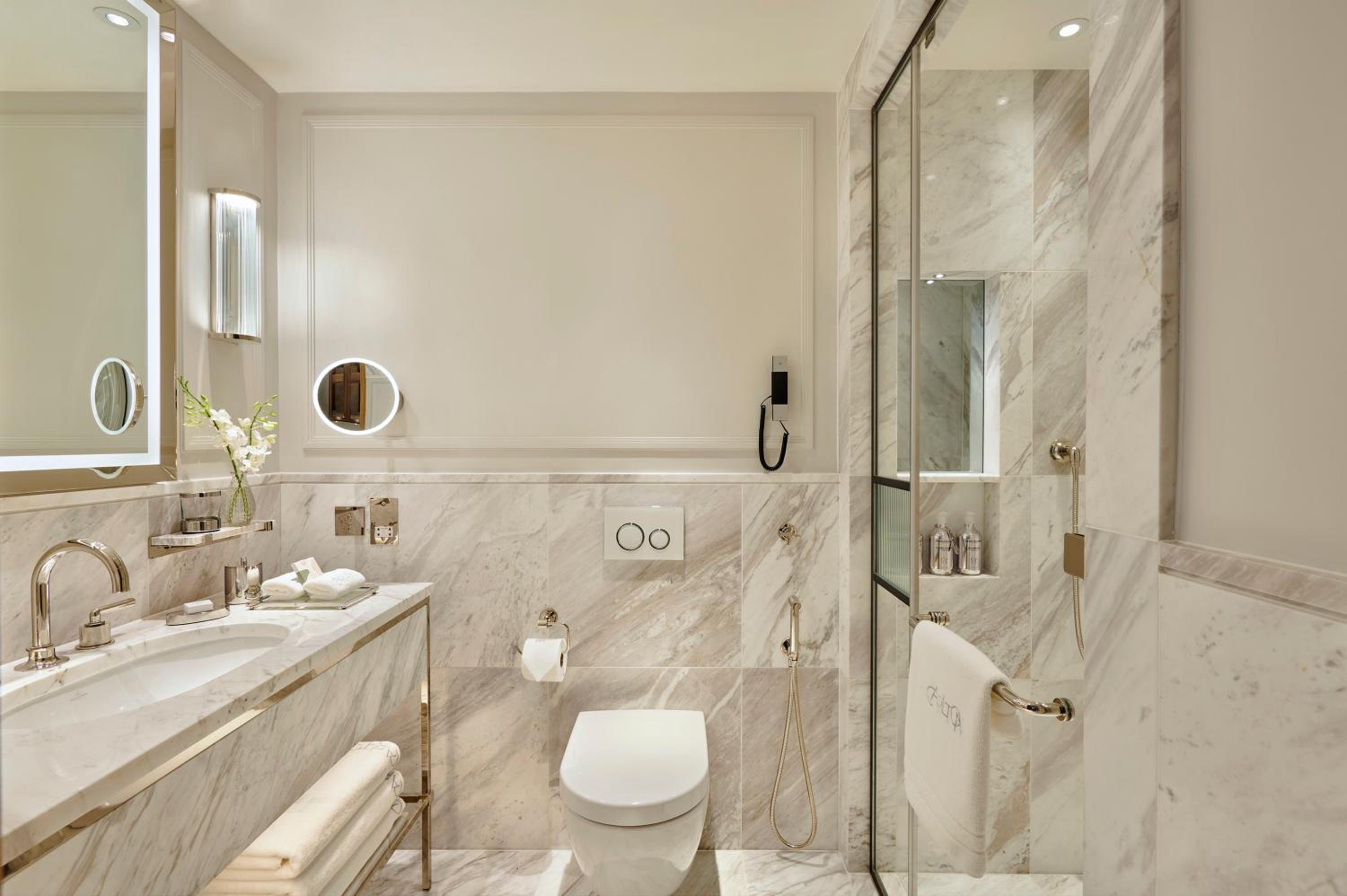 Garden Suite with exclusive access to Cadogan private gardens photo 3