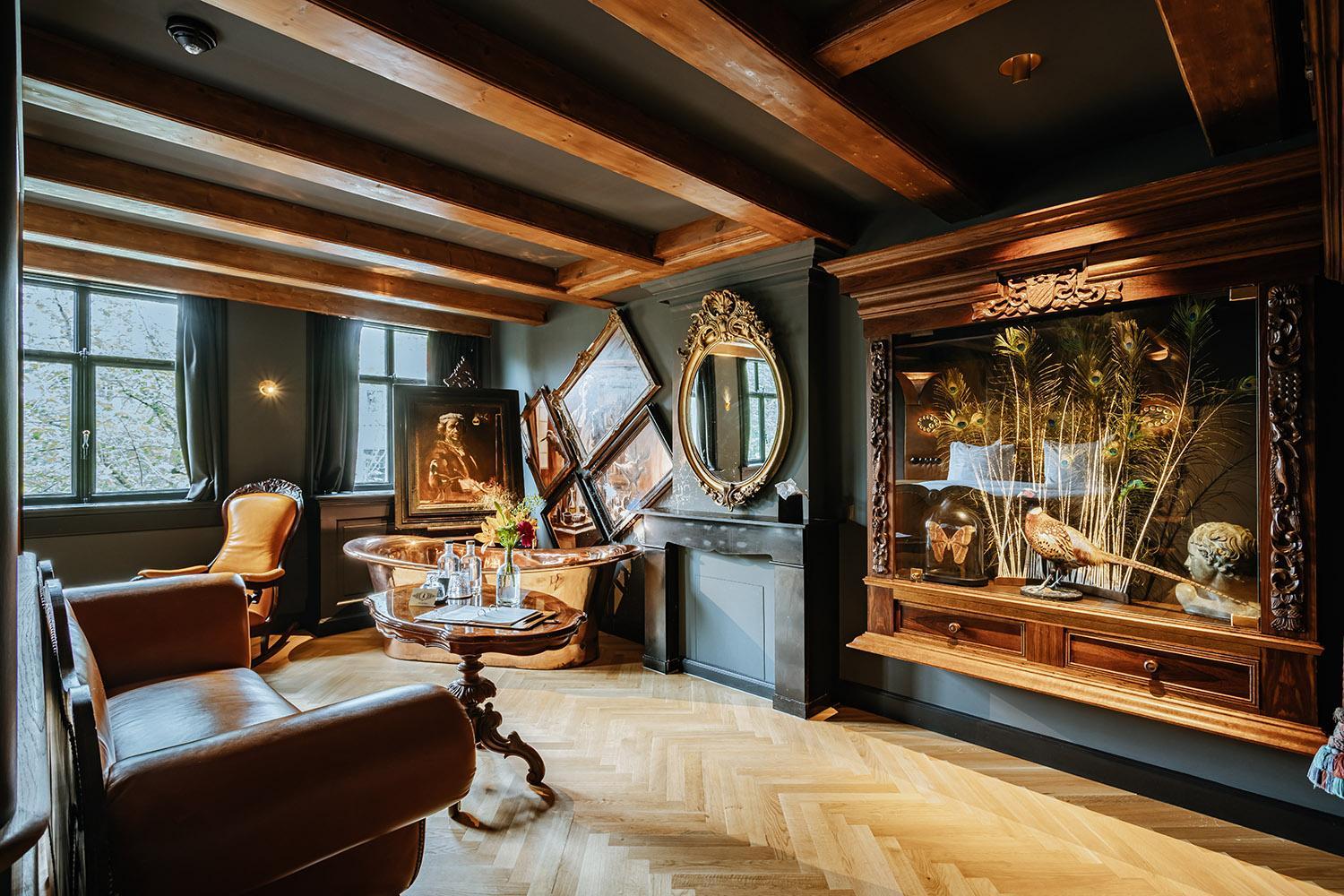 Signature Double Room with Canal View (Rembrandt van Rijn)