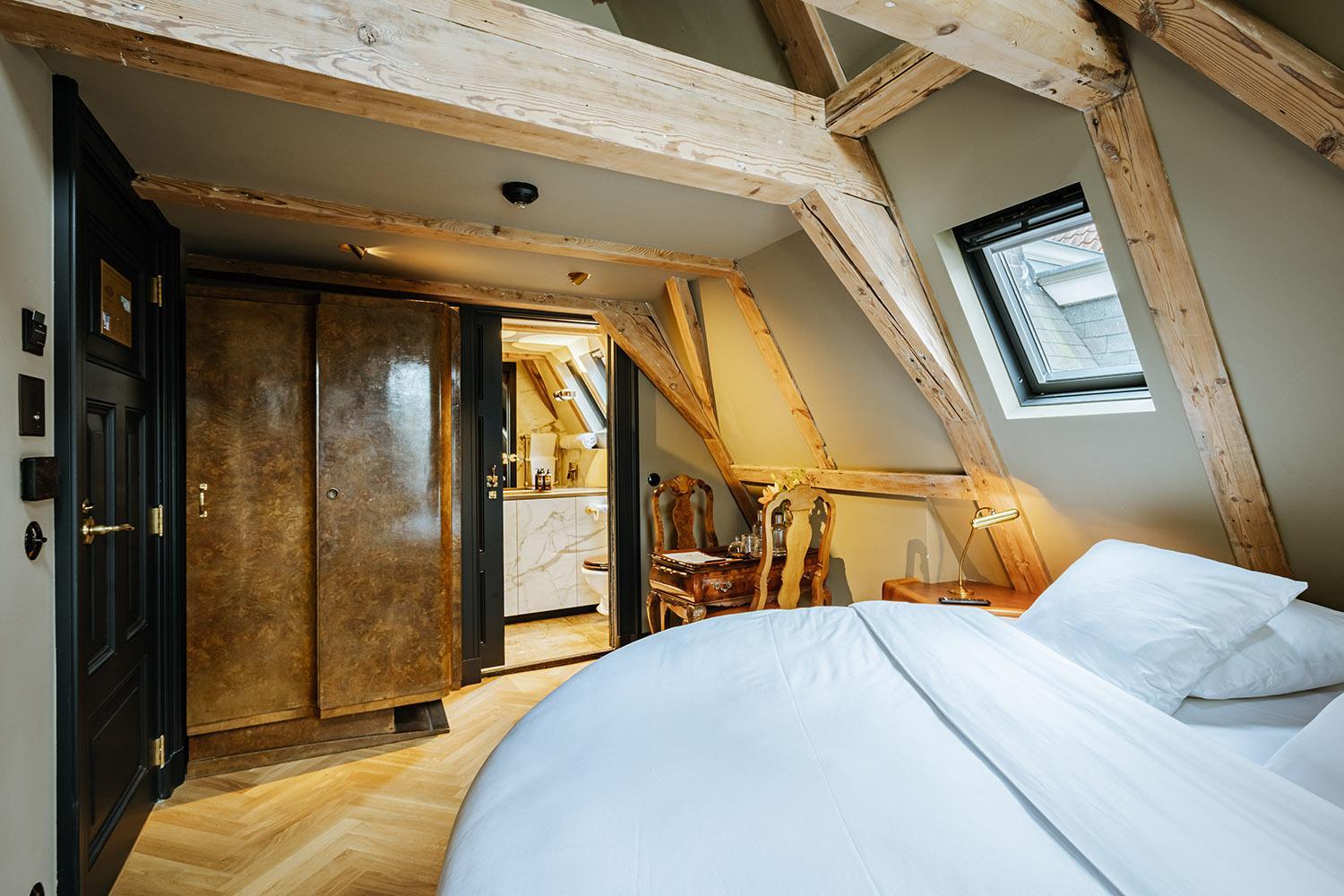 Tiny Double Room (J.P. Sweelinck)