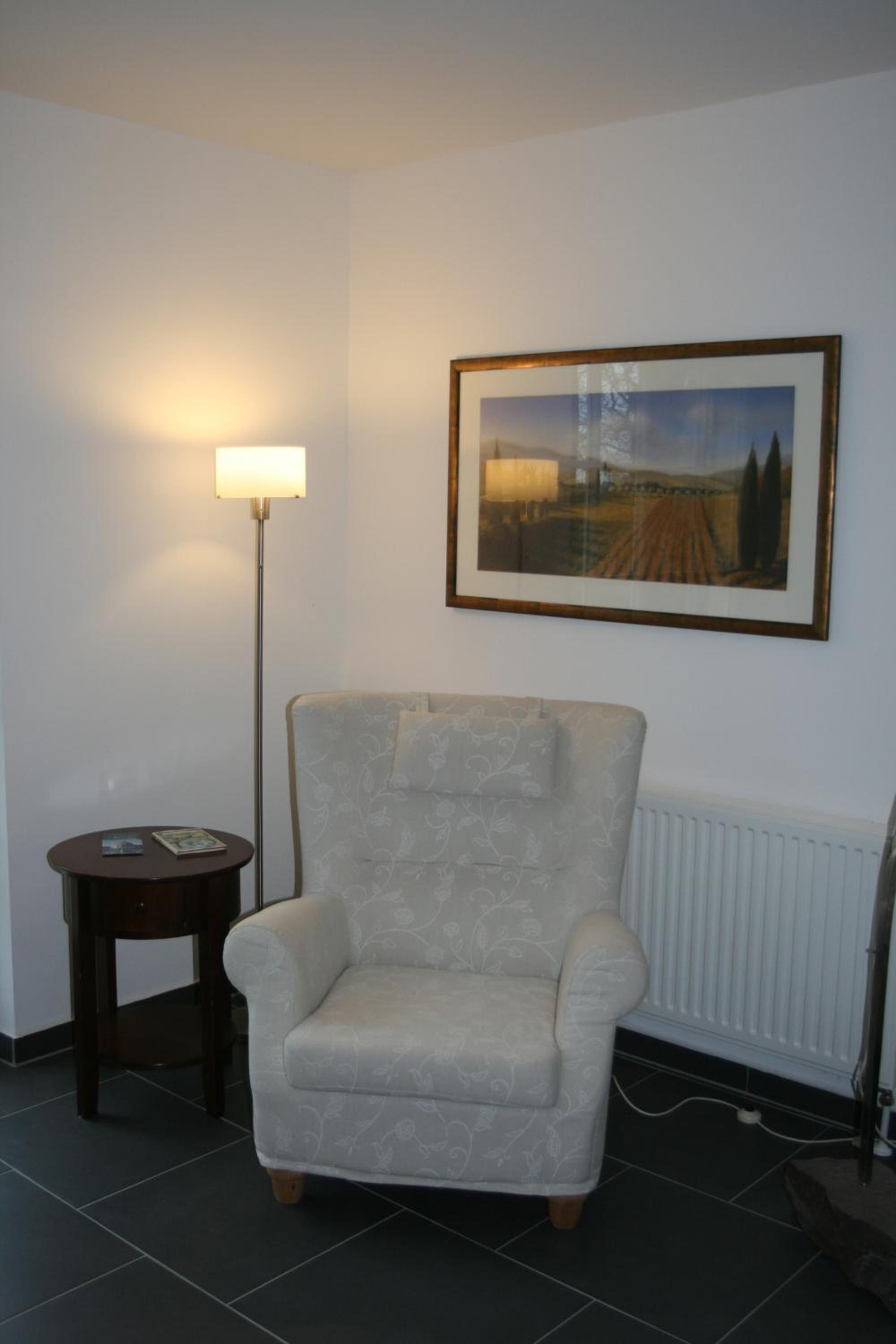 Three-Bedroom House photo 3