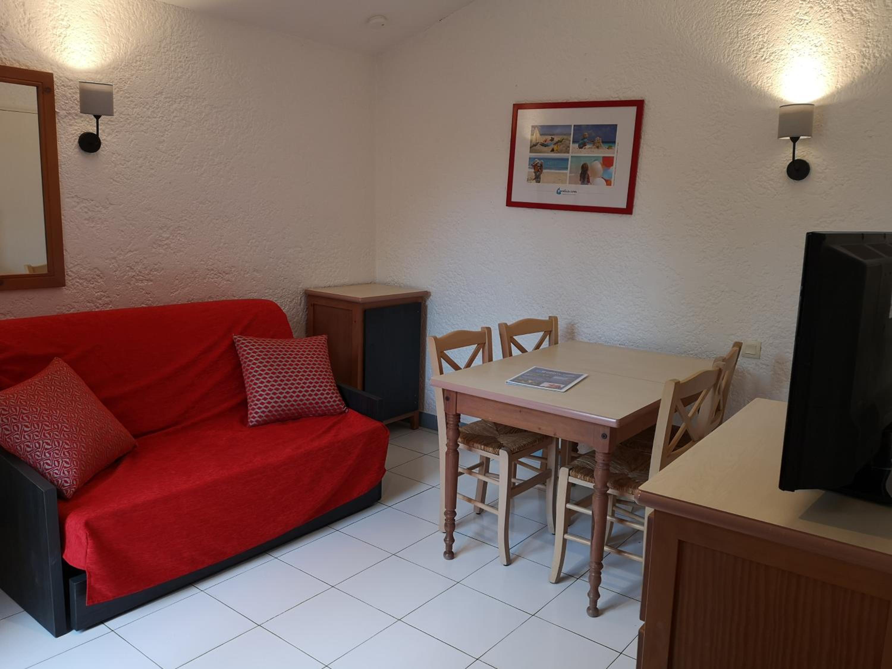One-Bedroom Apartment photo 2