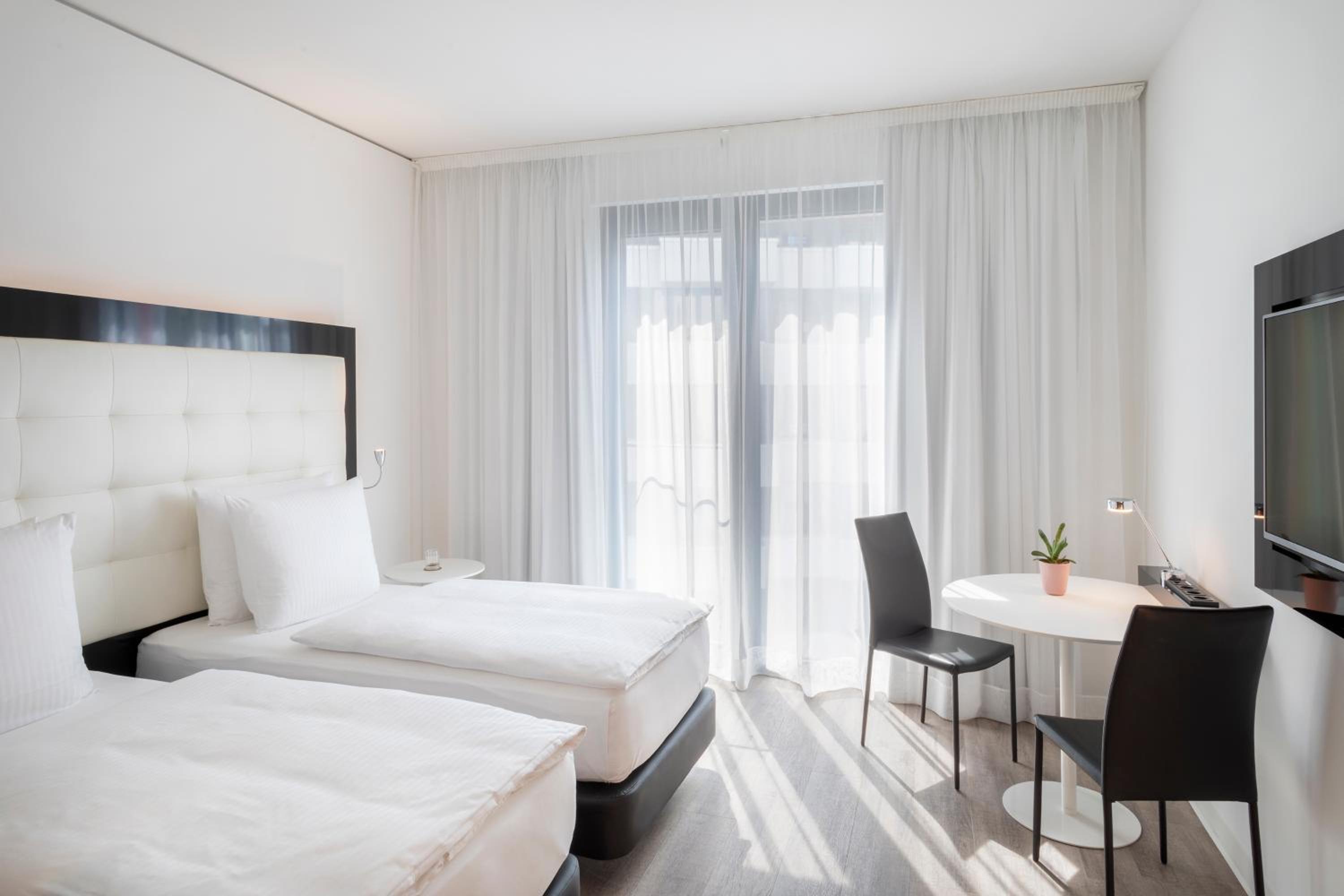 The INNSIDE Room