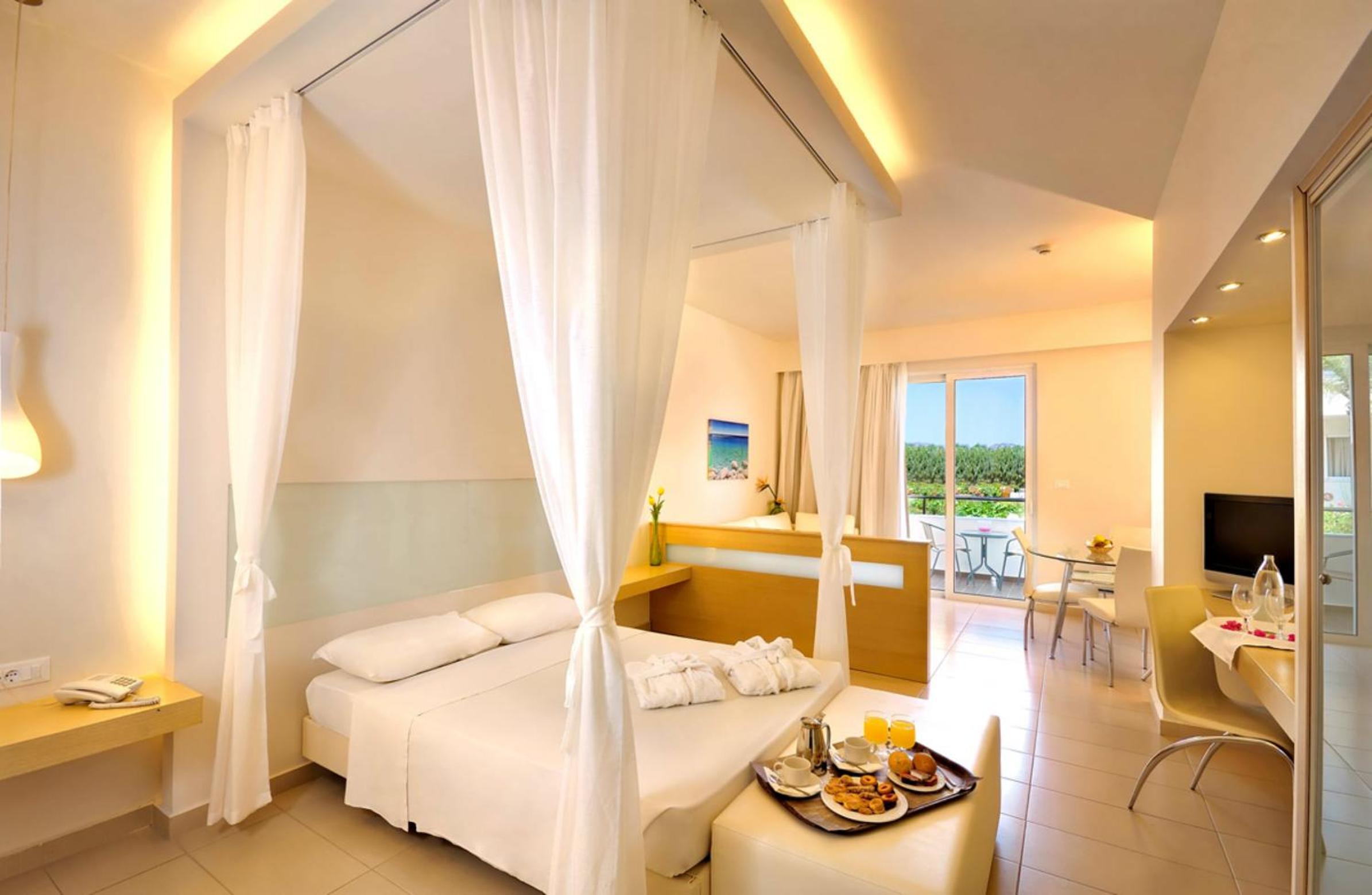 One-Bedroom Suite (3 Adults) - Photo 5