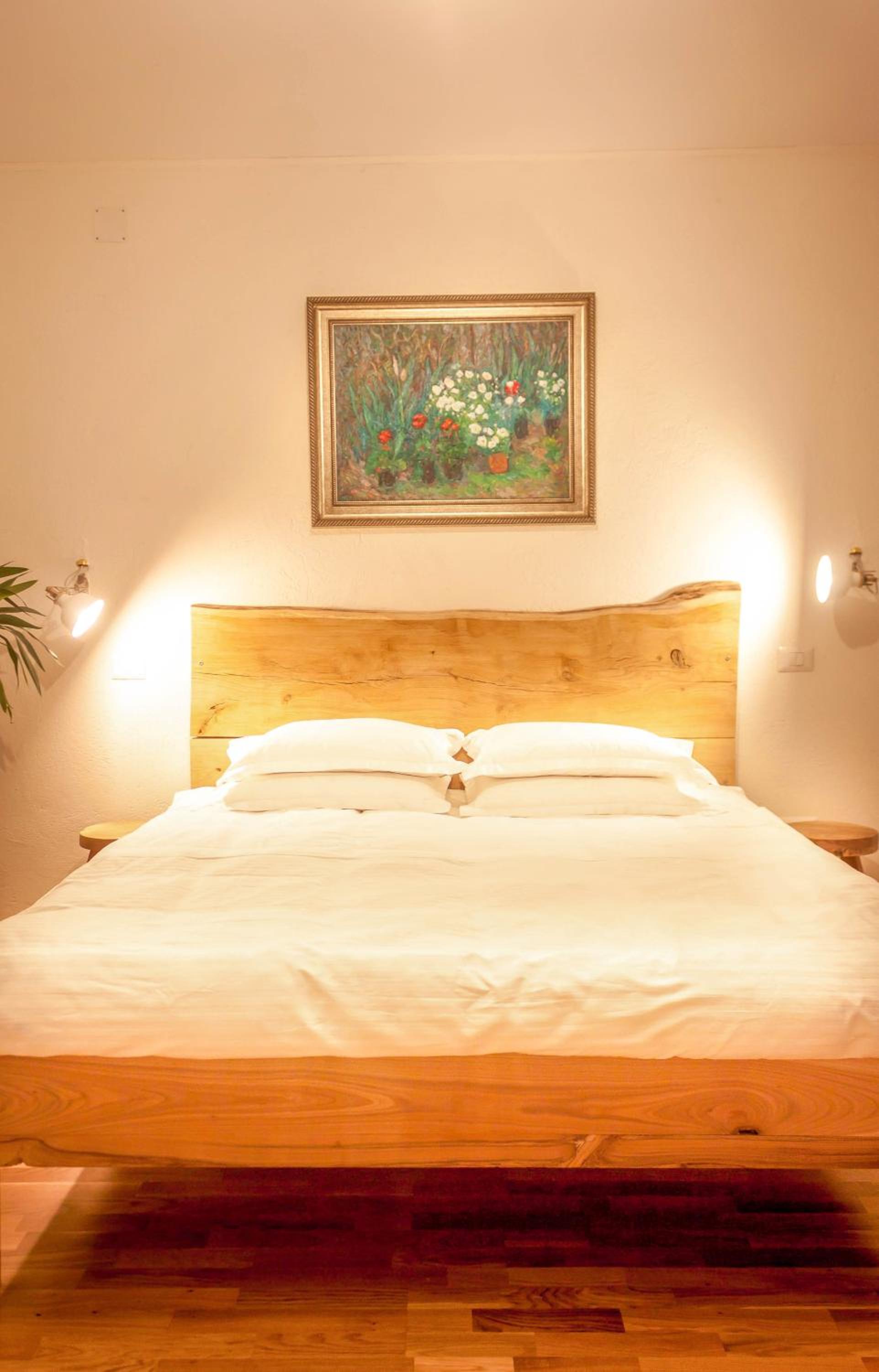 Deluxe King Room - Photo 8
