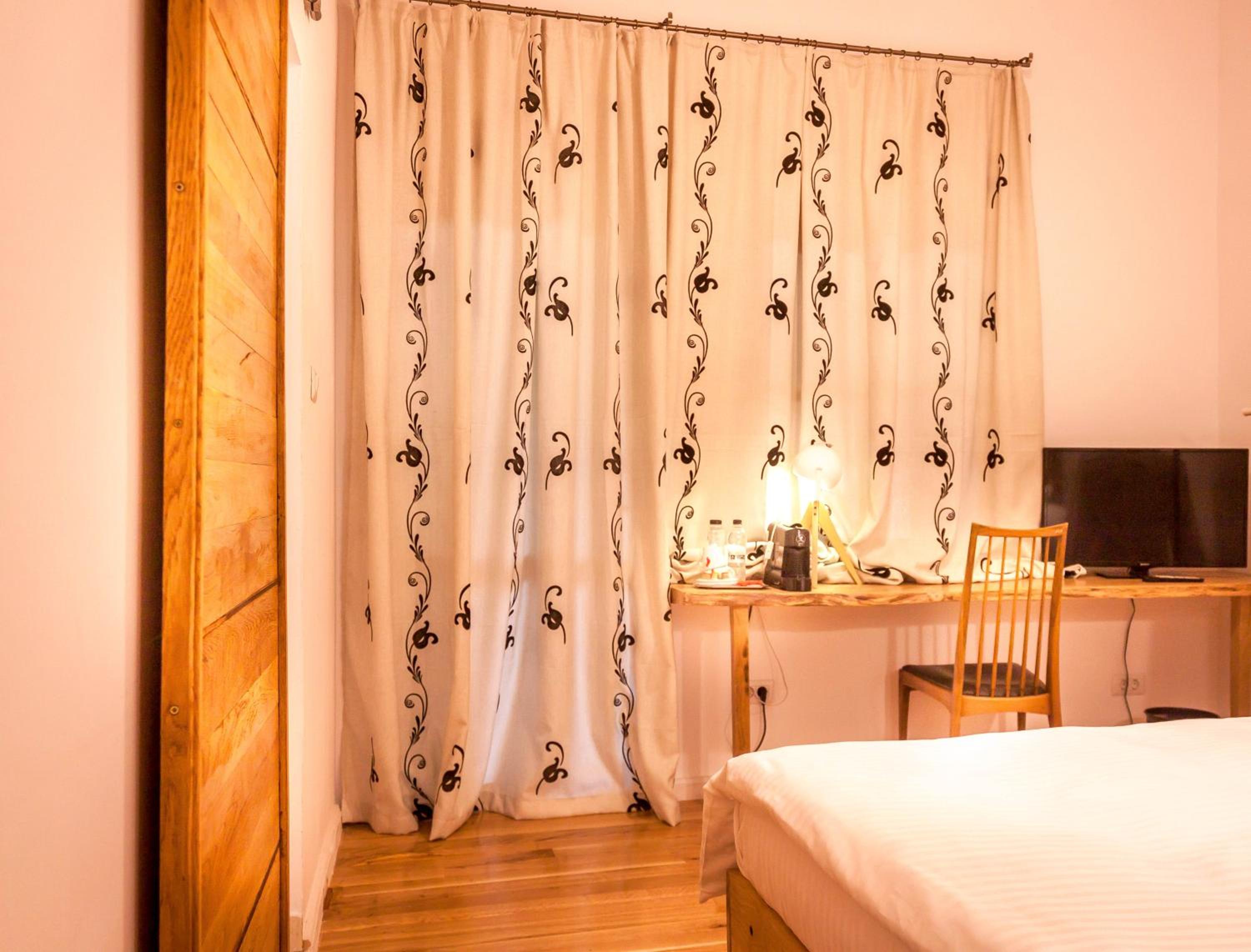 King Room with Garden View - Photo 16