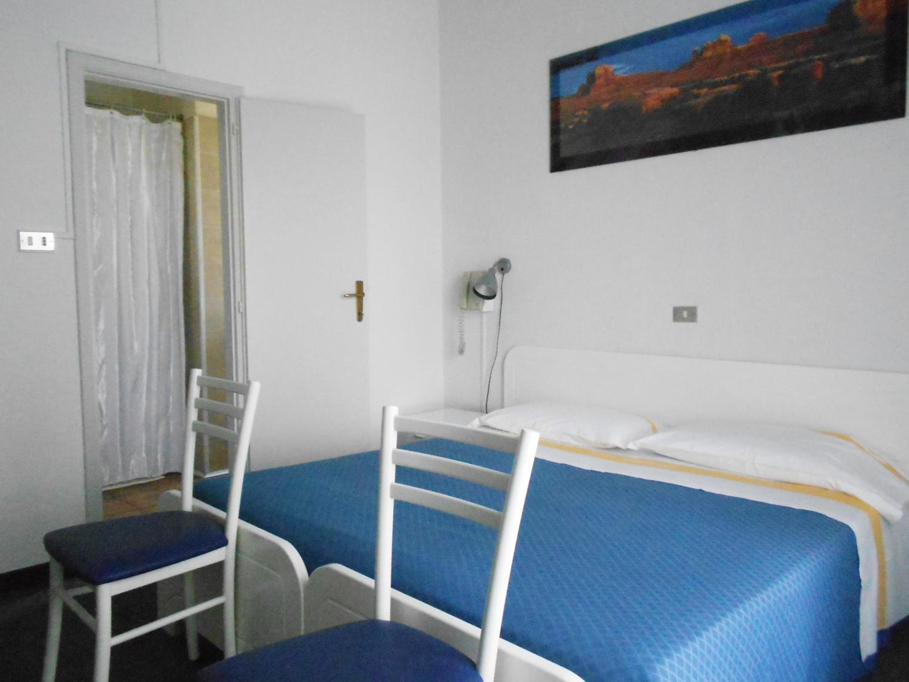 Double Room - Photo 6